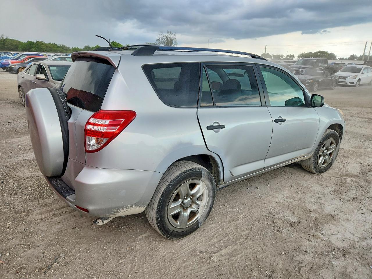2011 Toyota Rav4 Base Silver vin: 2T3ZF4DV3BW076877