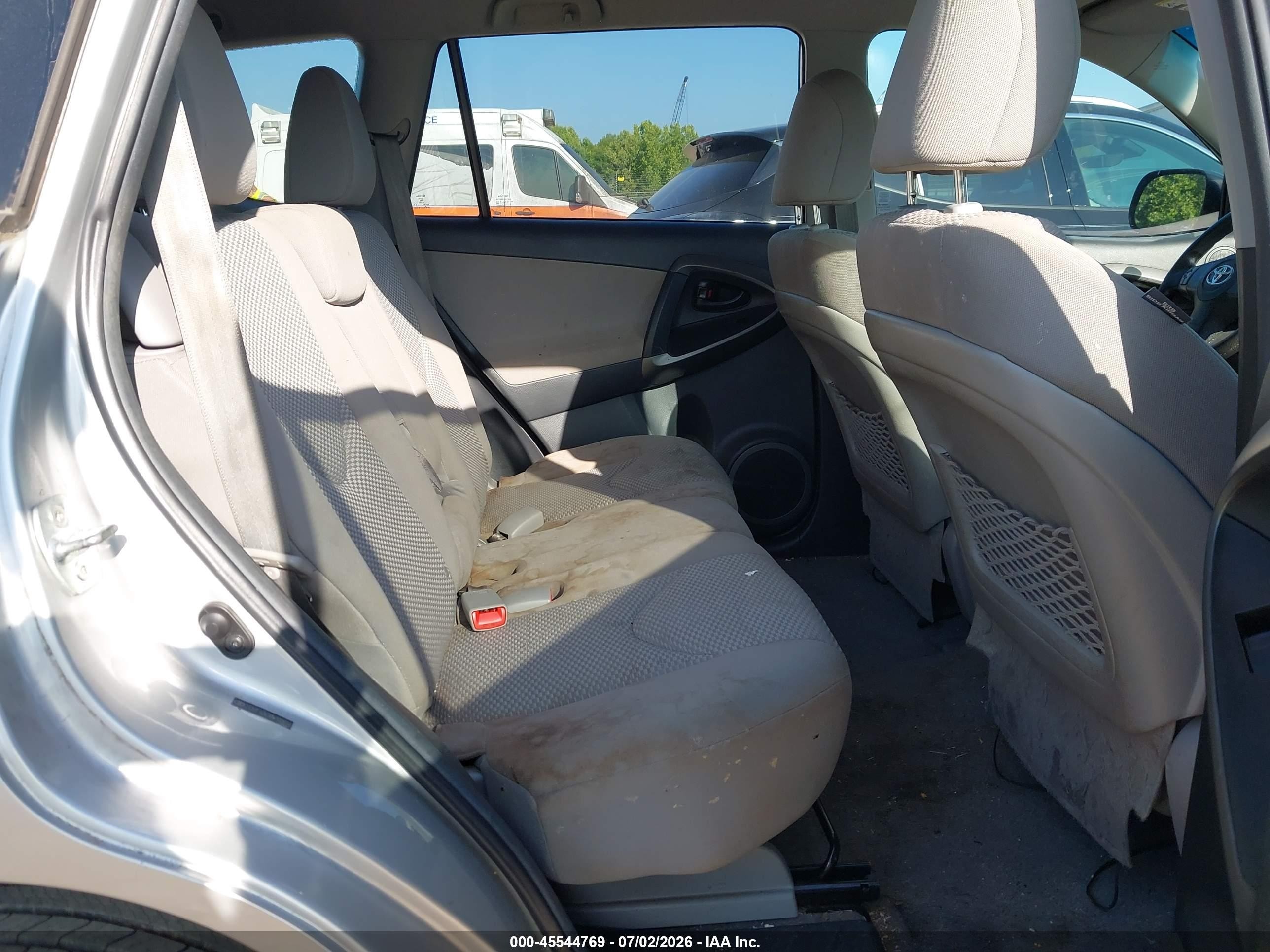 2011 Toyota Rav4   Silver vin: 2T3ZF4DV3BW100658