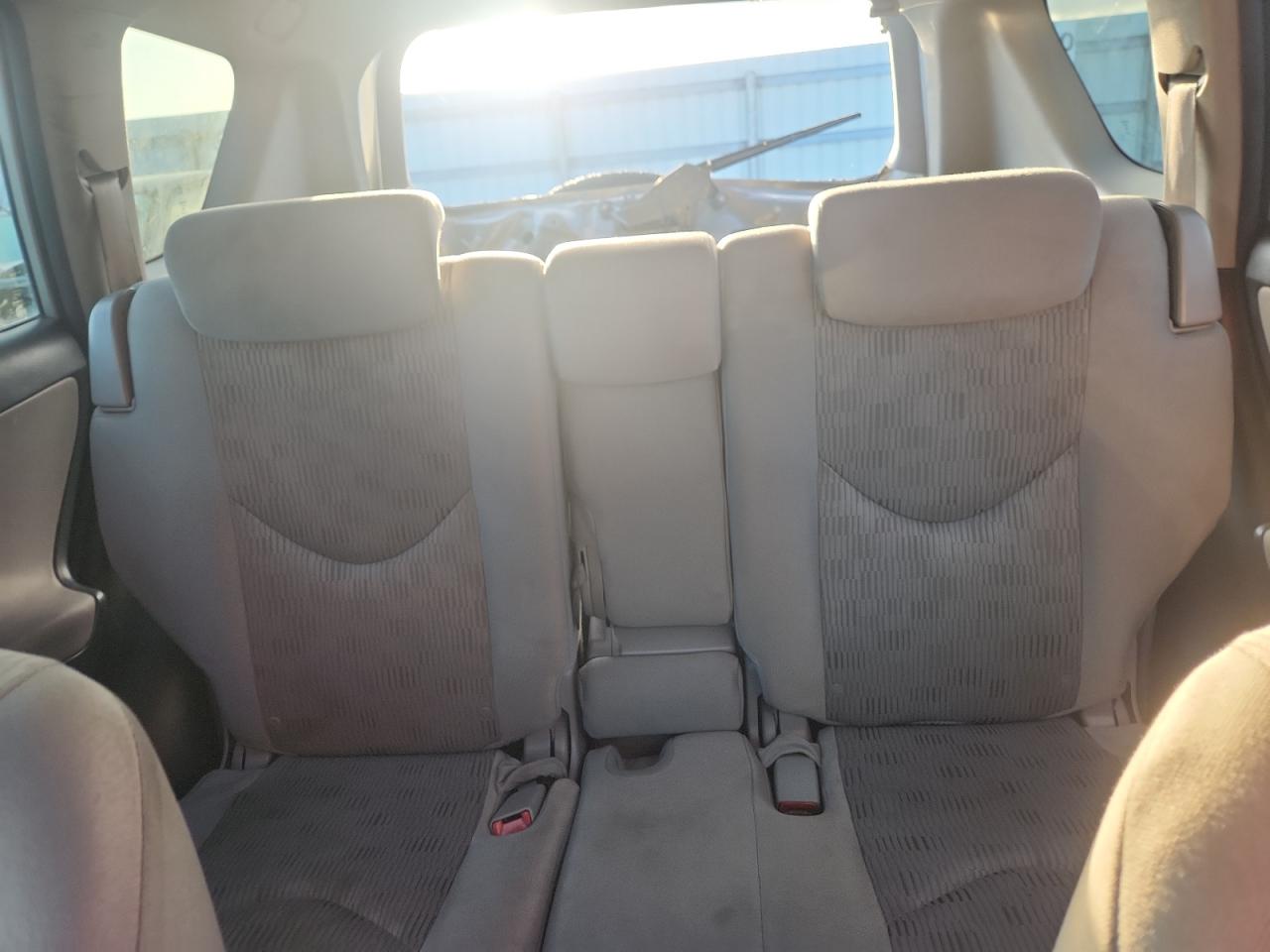 2011 Toyota Rav4 Base Silver vin: 2T3ZF4DV3BW105066