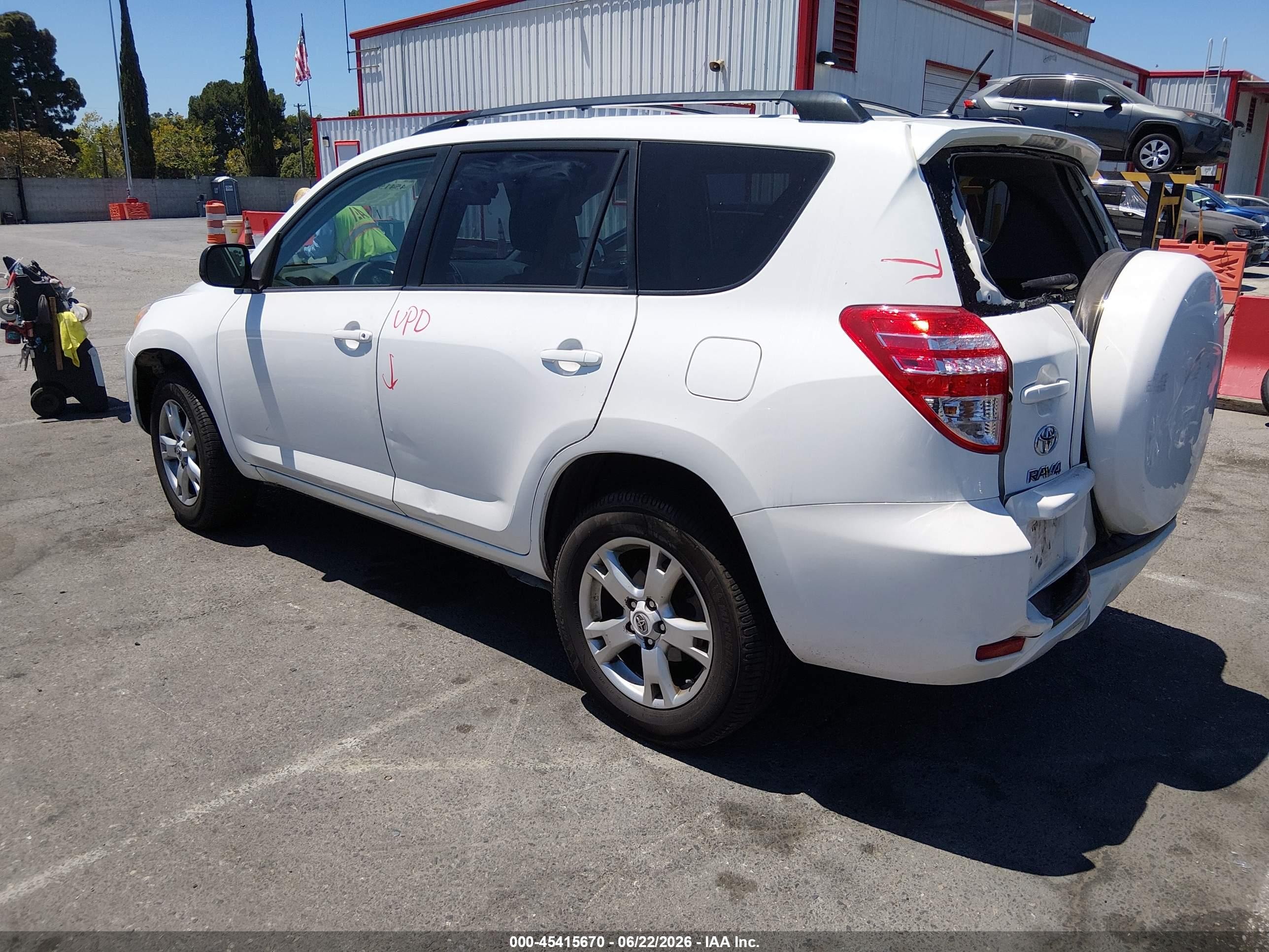 2011 Toyota Rav4   White vin: 2T3ZF4DV4BW060767
