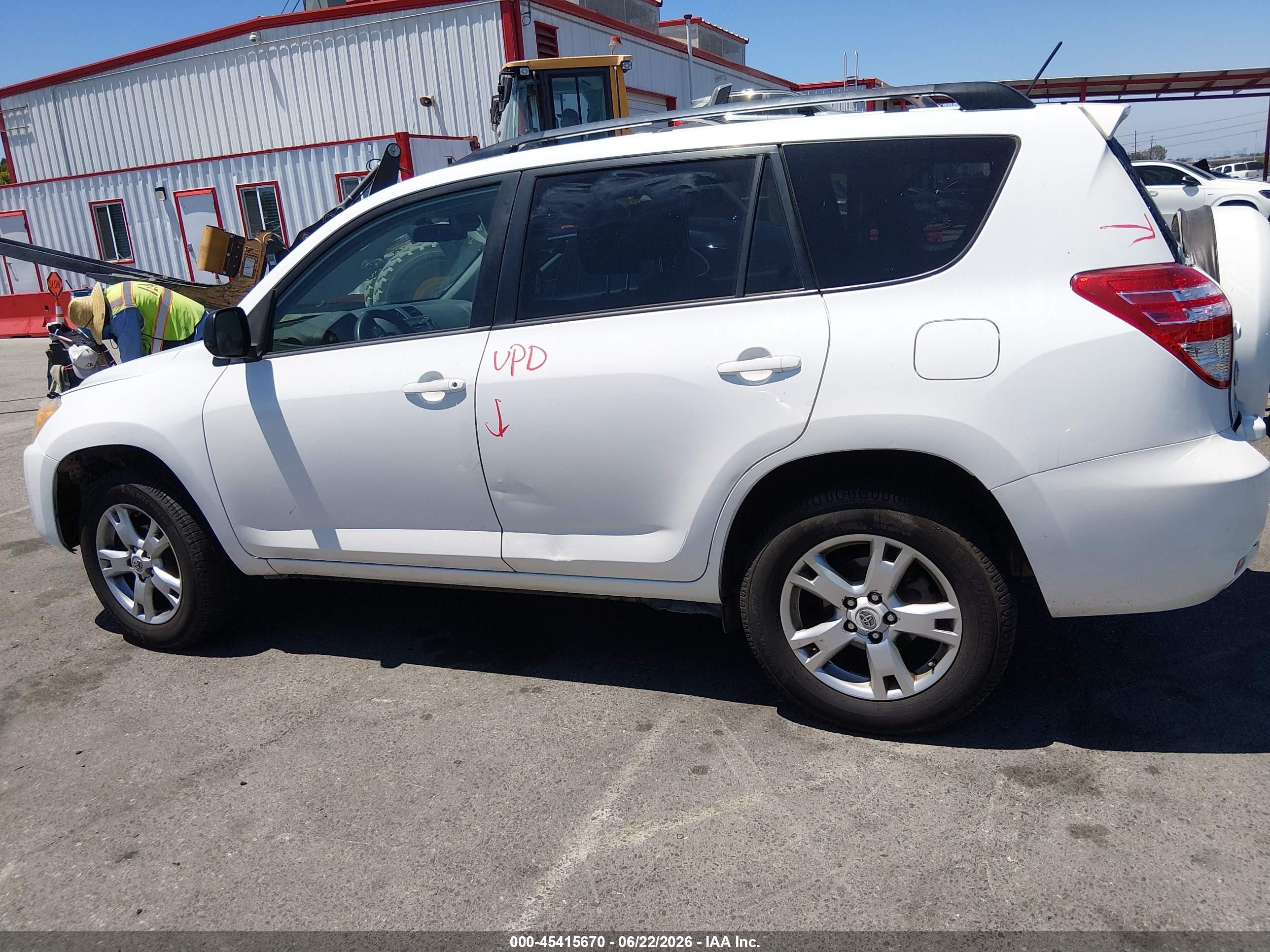 2011 Toyota Rav4   White vin: 2T3ZF4DV4BW060767