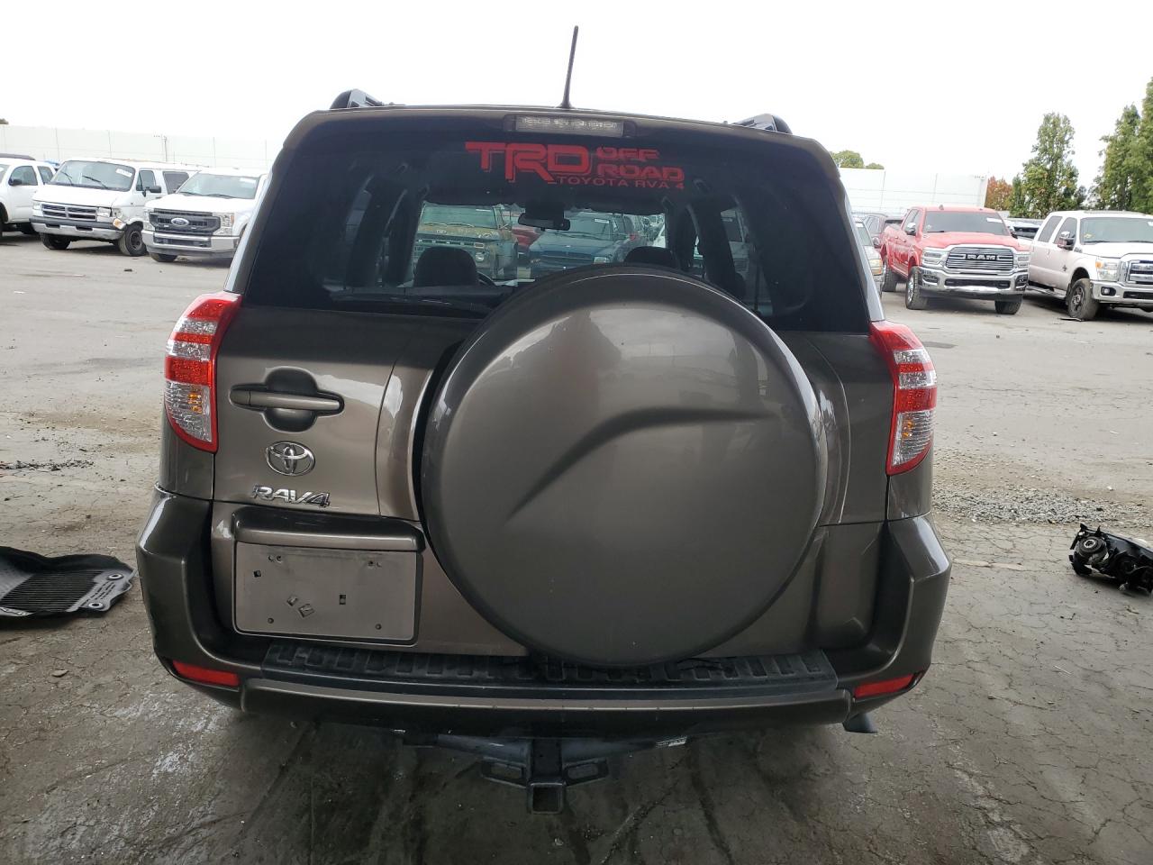 2011 Toyota Rav4 Base Brown vin: 2T3ZF4DV4BW085684