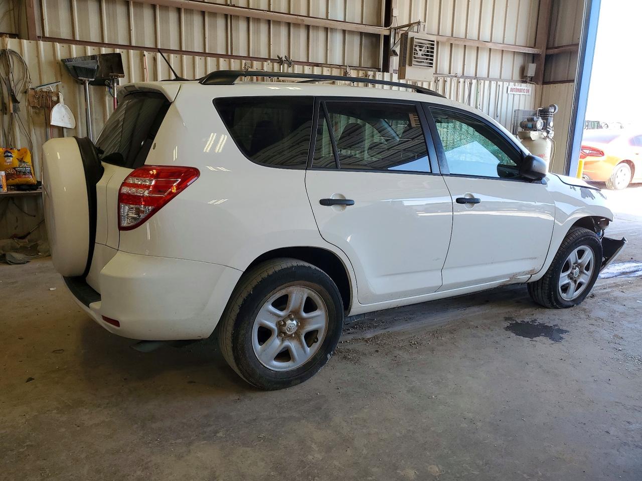 2012 Toyota Rav4 Base White vin: 2T3ZF4DV4CW118751