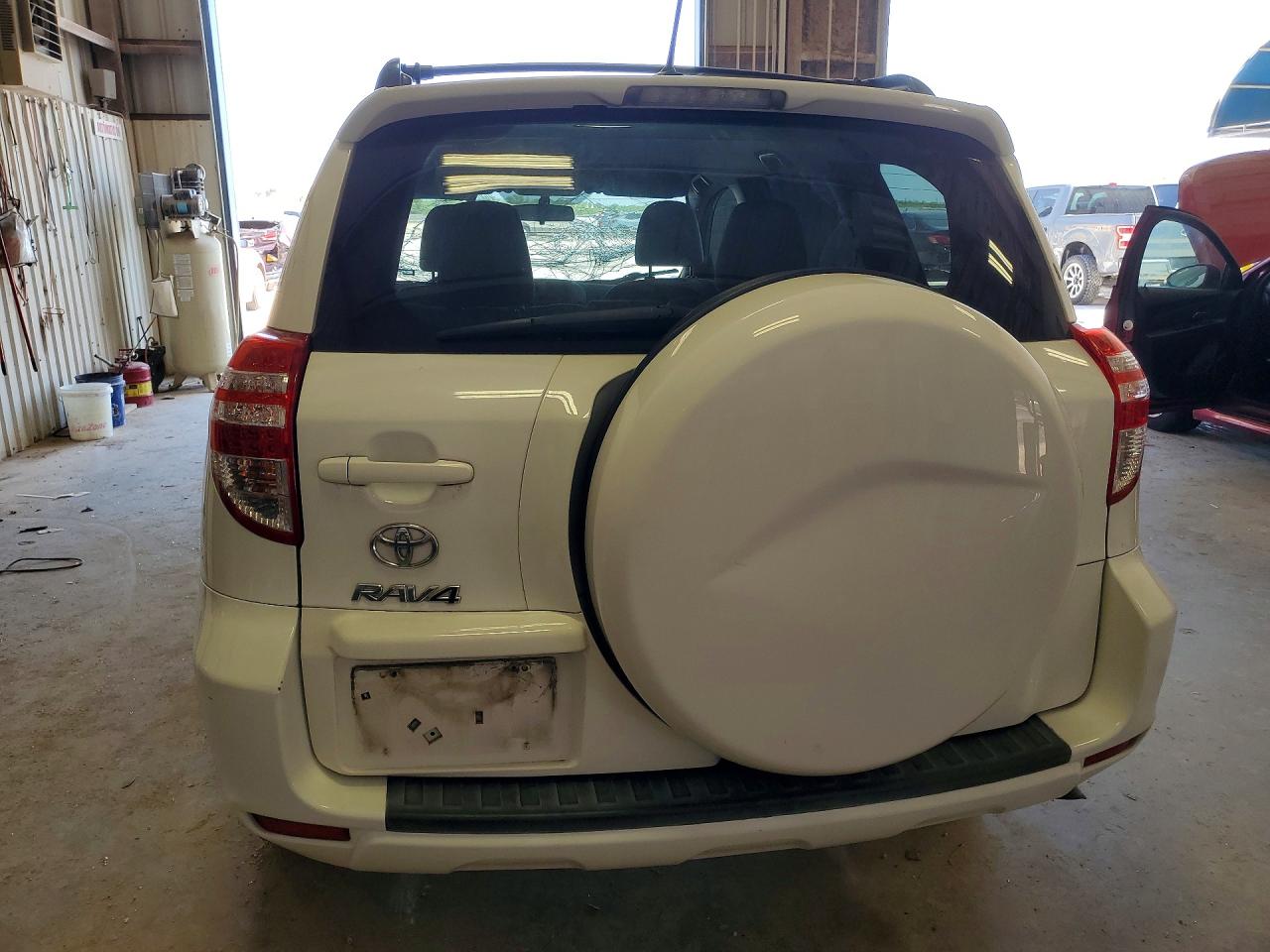 2012 Toyota Rav4 Base White vin: 2T3ZF4DV4CW118751