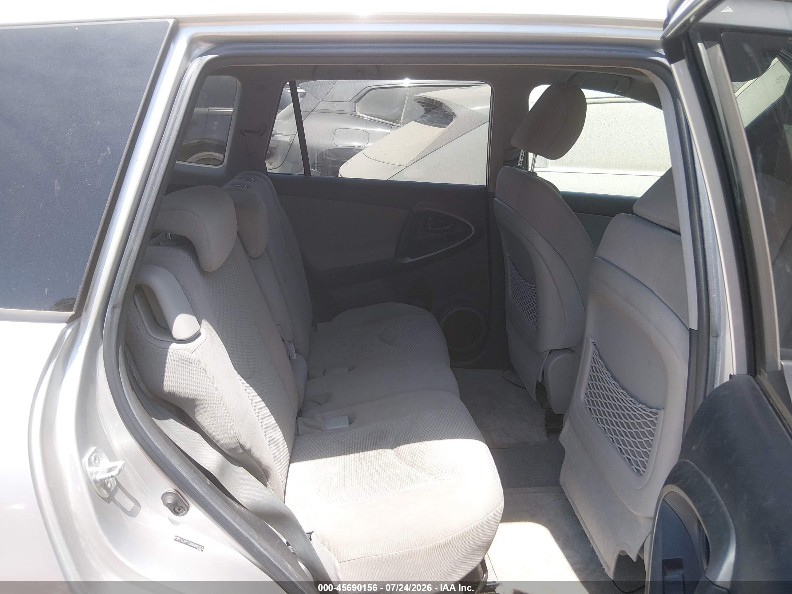 2011 Toyota Rav4   Silver vin: 2T3ZF4DV6BW066053