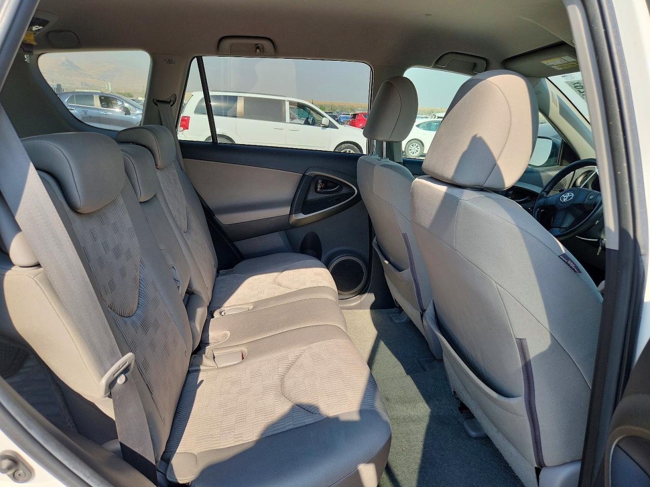 2011 Toyota Rav4 Base White vin: 2T3ZF4DV6BW076078