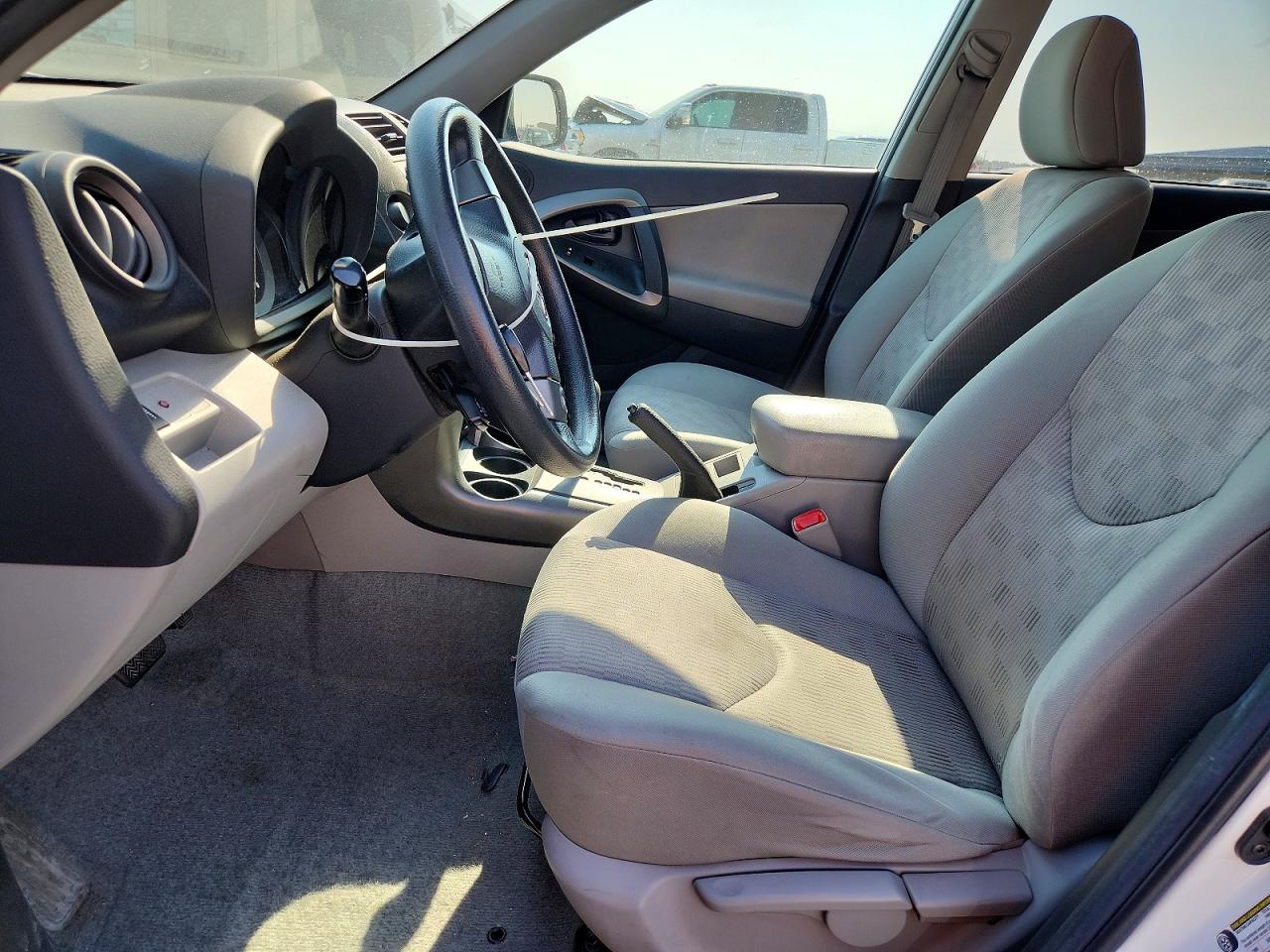 2011 Toyota Rav4 Base White vin: 2T3ZF4DV6BW076078