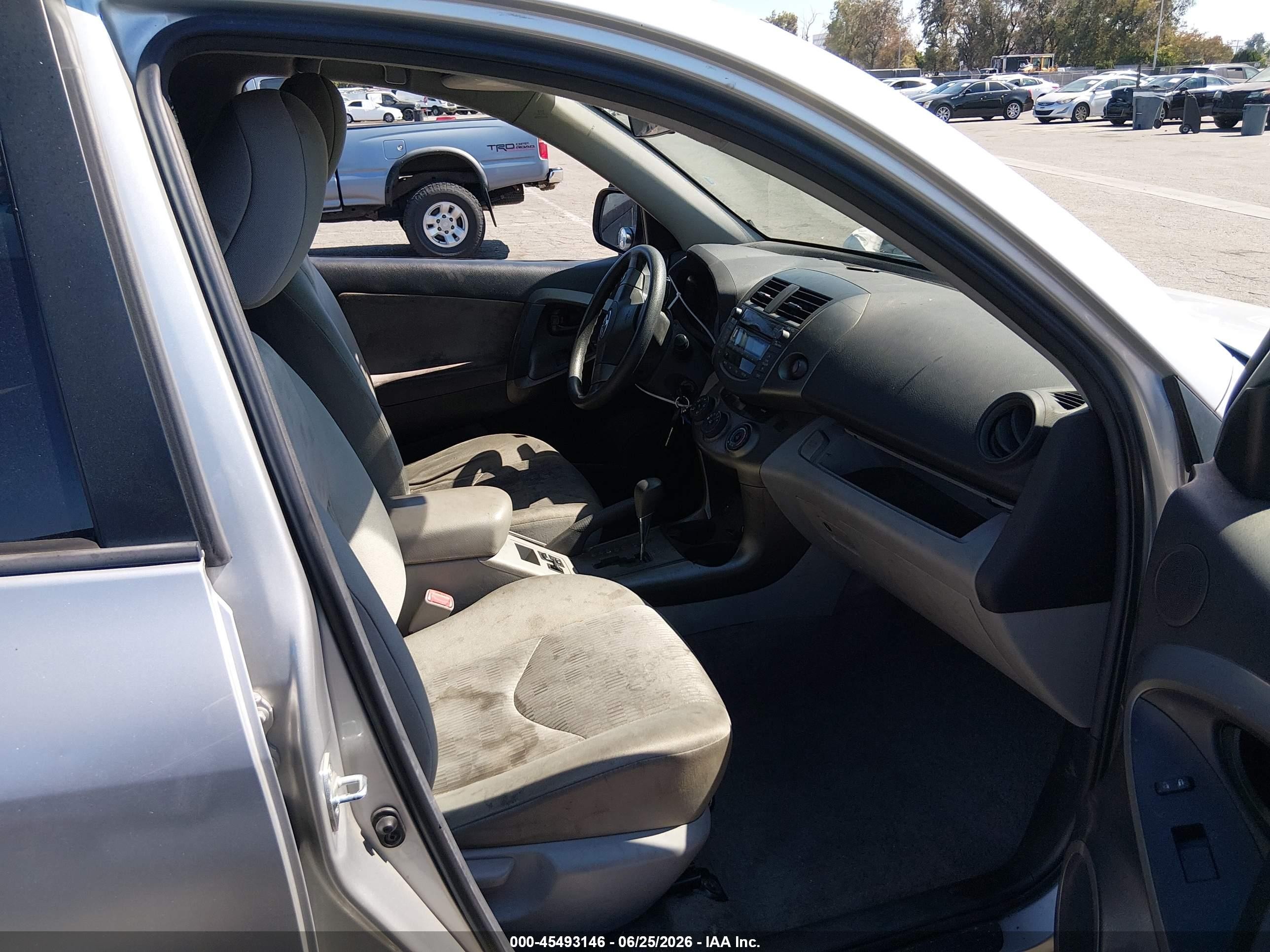 2011 Toyota Rav4   Silver vin: 2T3ZF4DV6BW083175