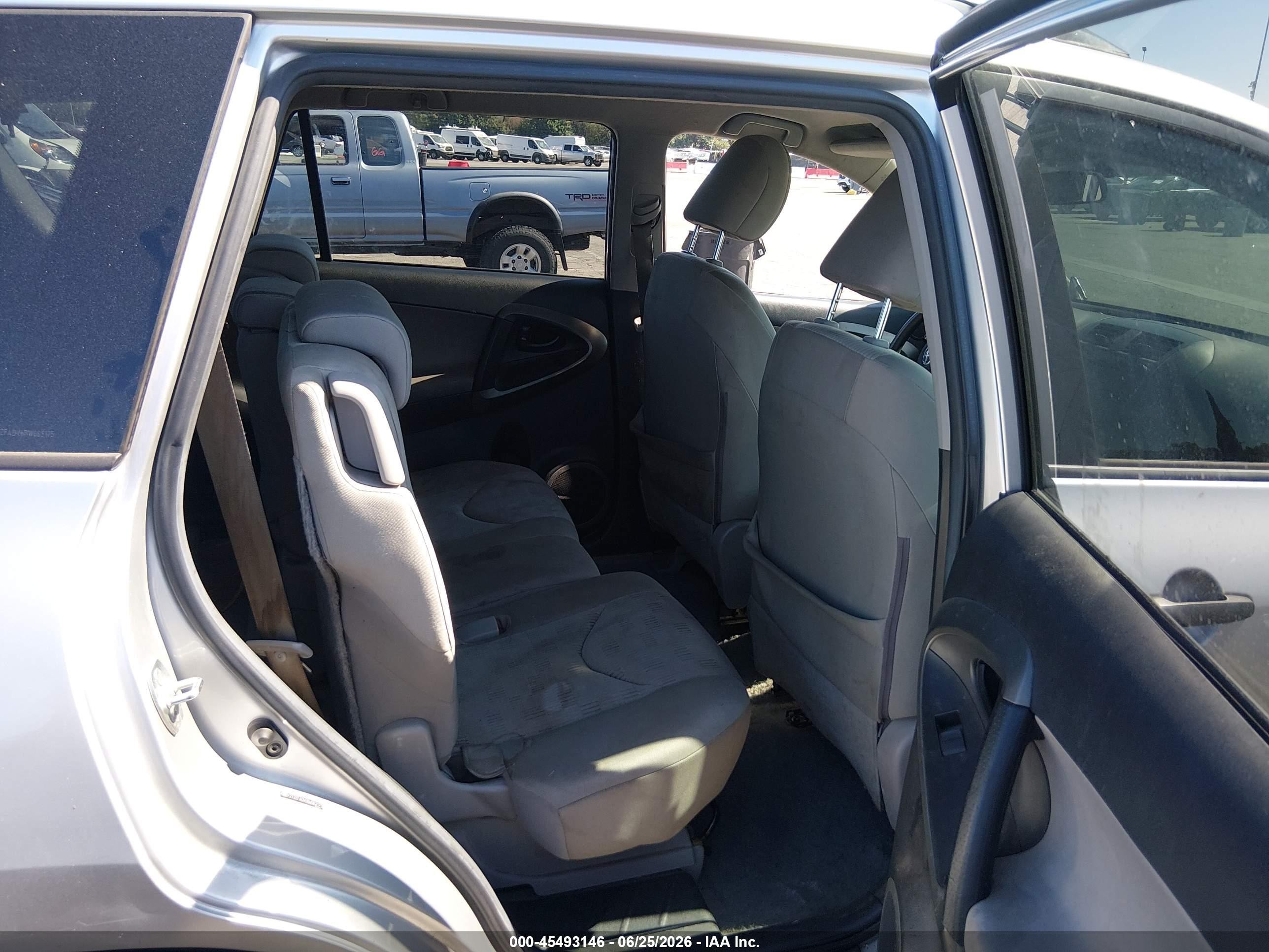 2011 Toyota Rav4   Silver vin: 2T3ZF4DV6BW083175