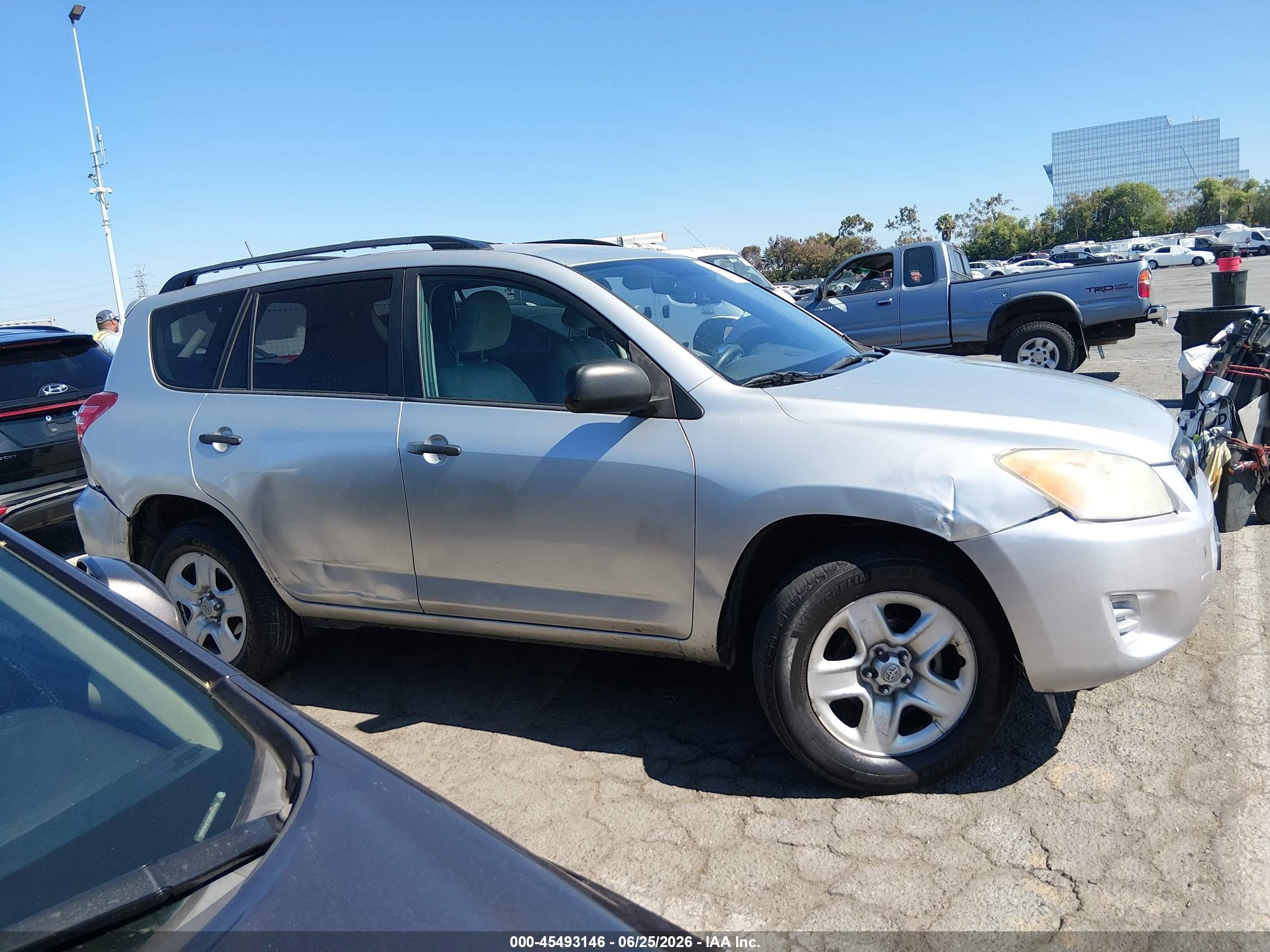 2011 Toyota Rav4   Silver vin: 2T3ZF4DV6BW083175
