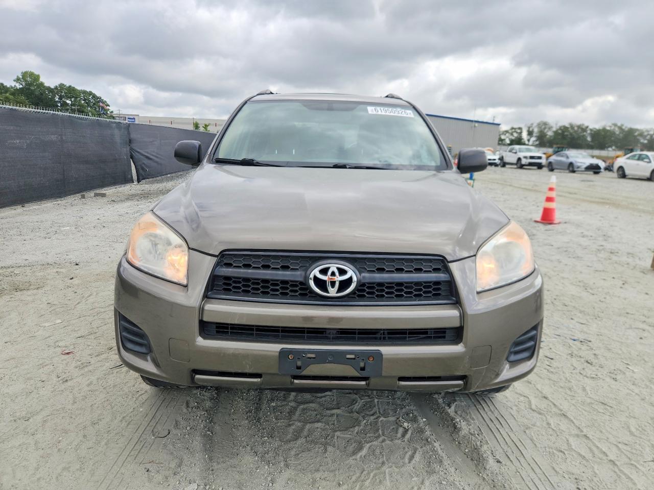 2011 Toyota Rav4 Base Gold vin: 2T3ZF4DV7BW063517