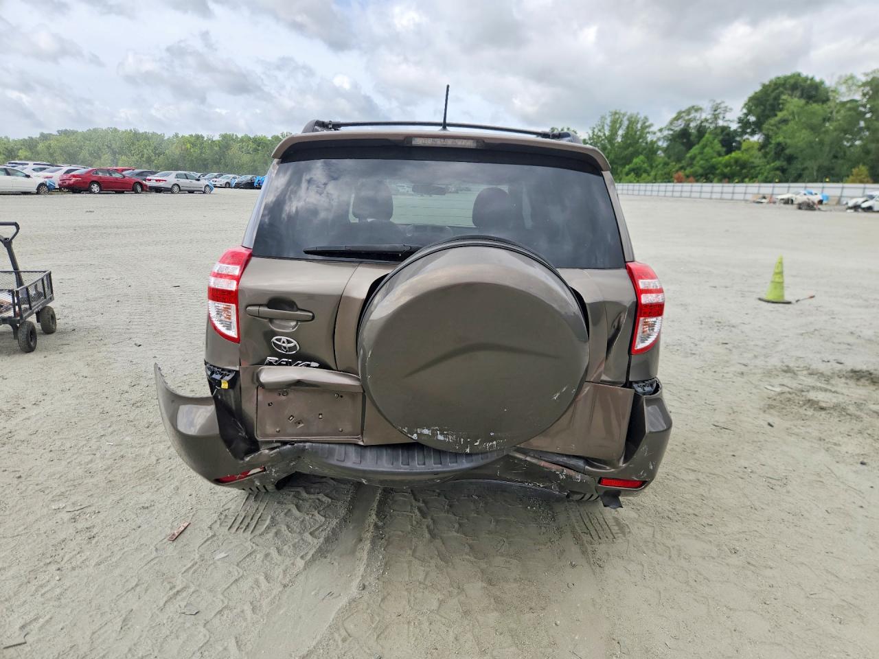 2011 Toyota Rav4 Base Gold vin: 2T3ZF4DV7BW063517