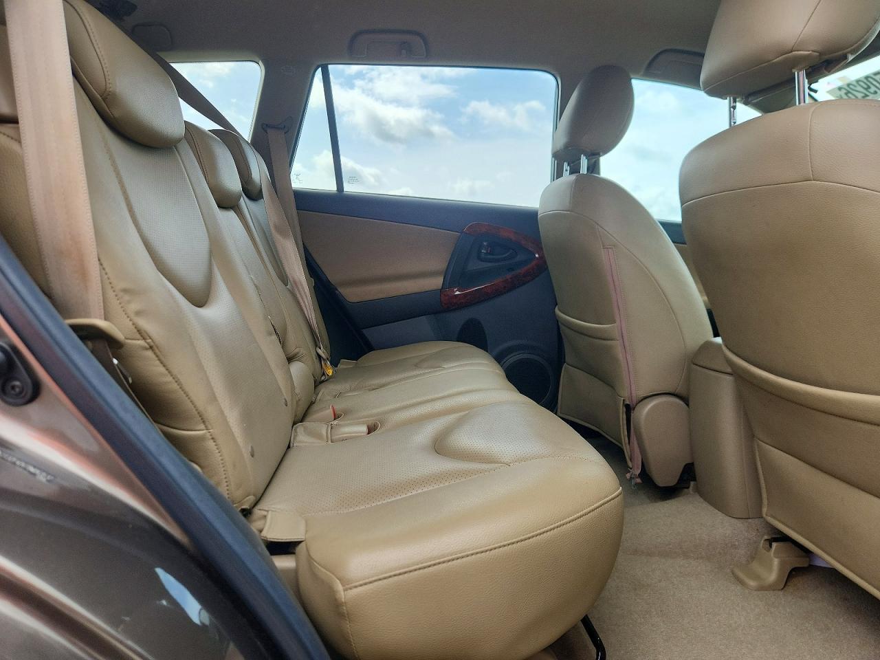 2011 Toyota Rav4 Base Gold vin: 2T3ZF4DV7BW063517