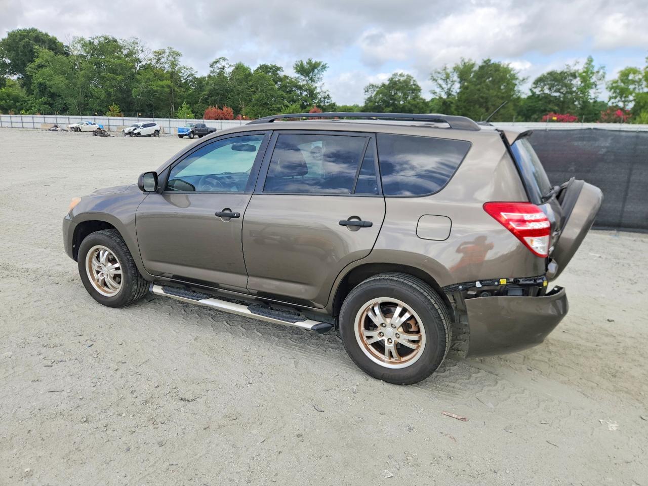 2011 Toyota Rav4 Base Gold vin: 2T3ZF4DV7BW063517