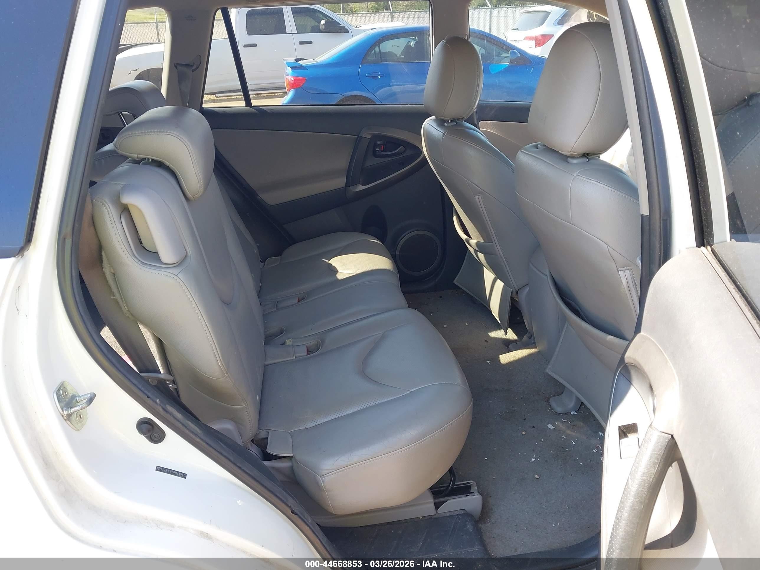 2011 Toyota Rav4   White vin: 2T3ZF4DV7BW082410