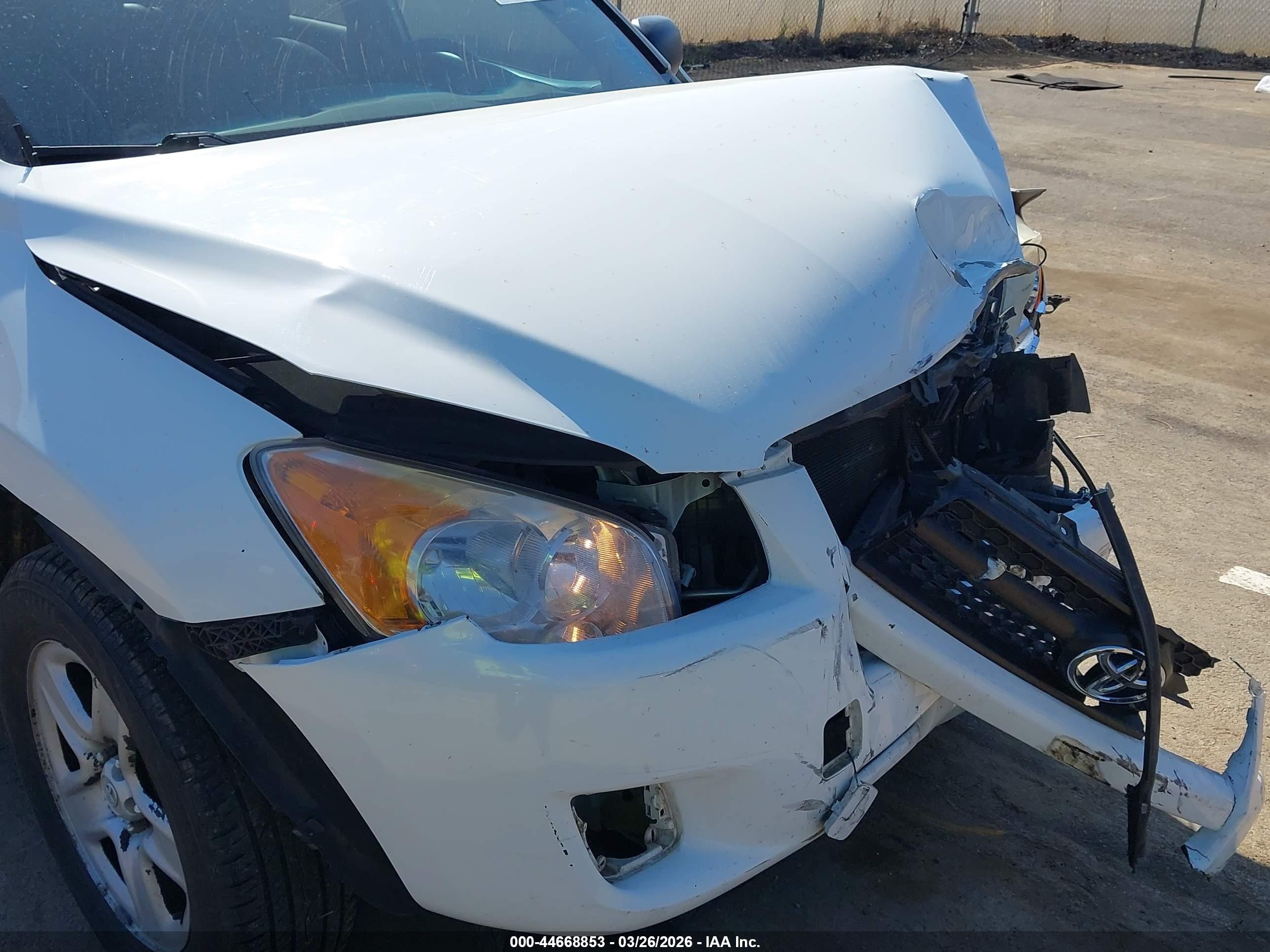 2011 Toyota Rav4   White vin: 2T3ZF4DV7BW082410