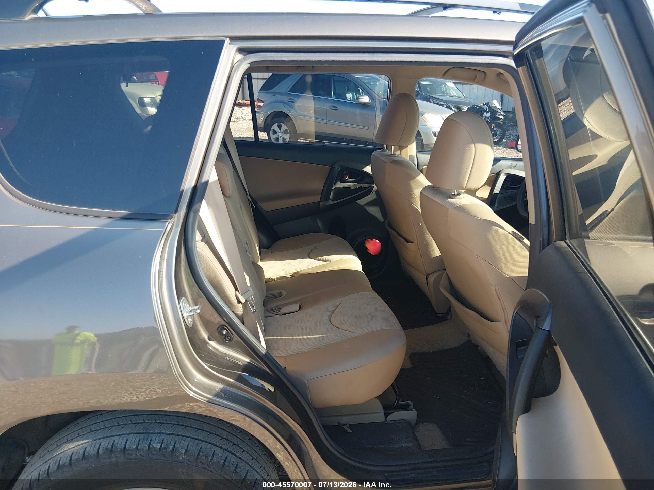 2010 Toyota Rav4   Champagne vin: 2T3ZF4DV8AW024157