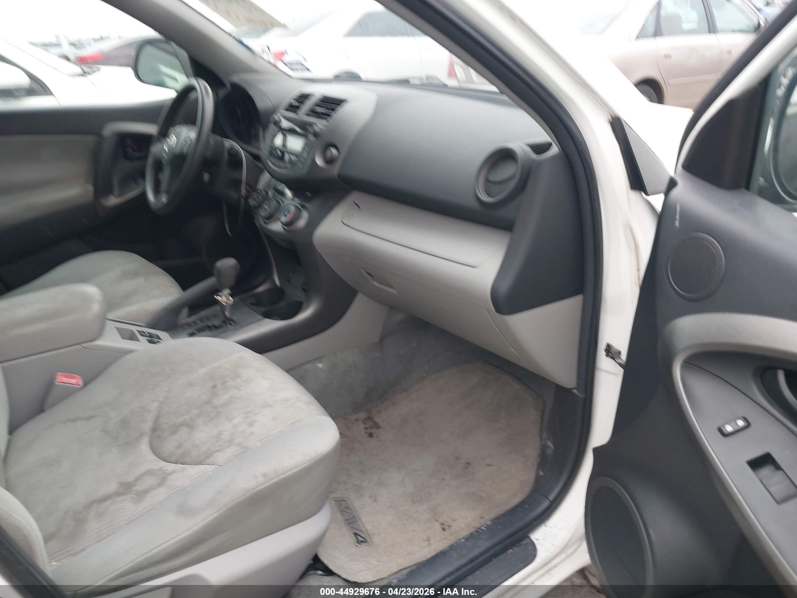 2011 Toyota Rav4   White vin: 2T3ZF4DV8BW061484