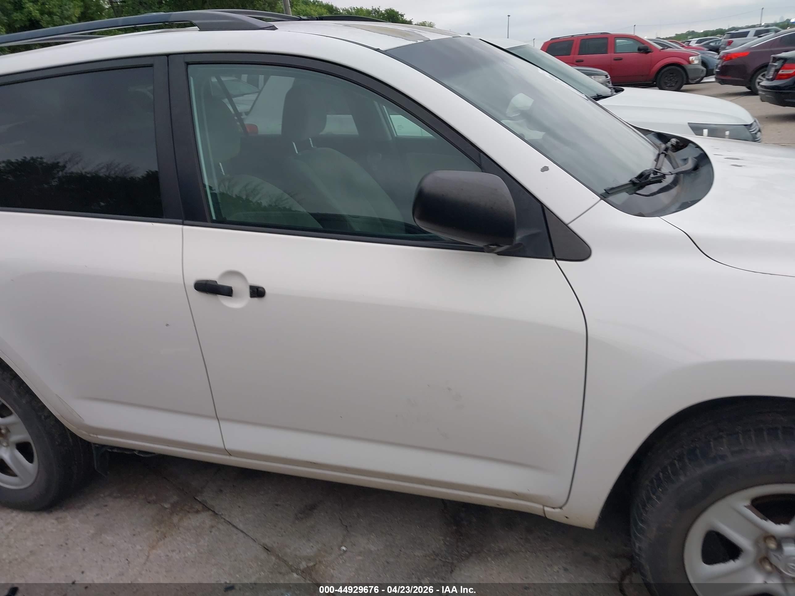 2011 Toyota Rav4   White vin: 2T3ZF4DV8BW061484