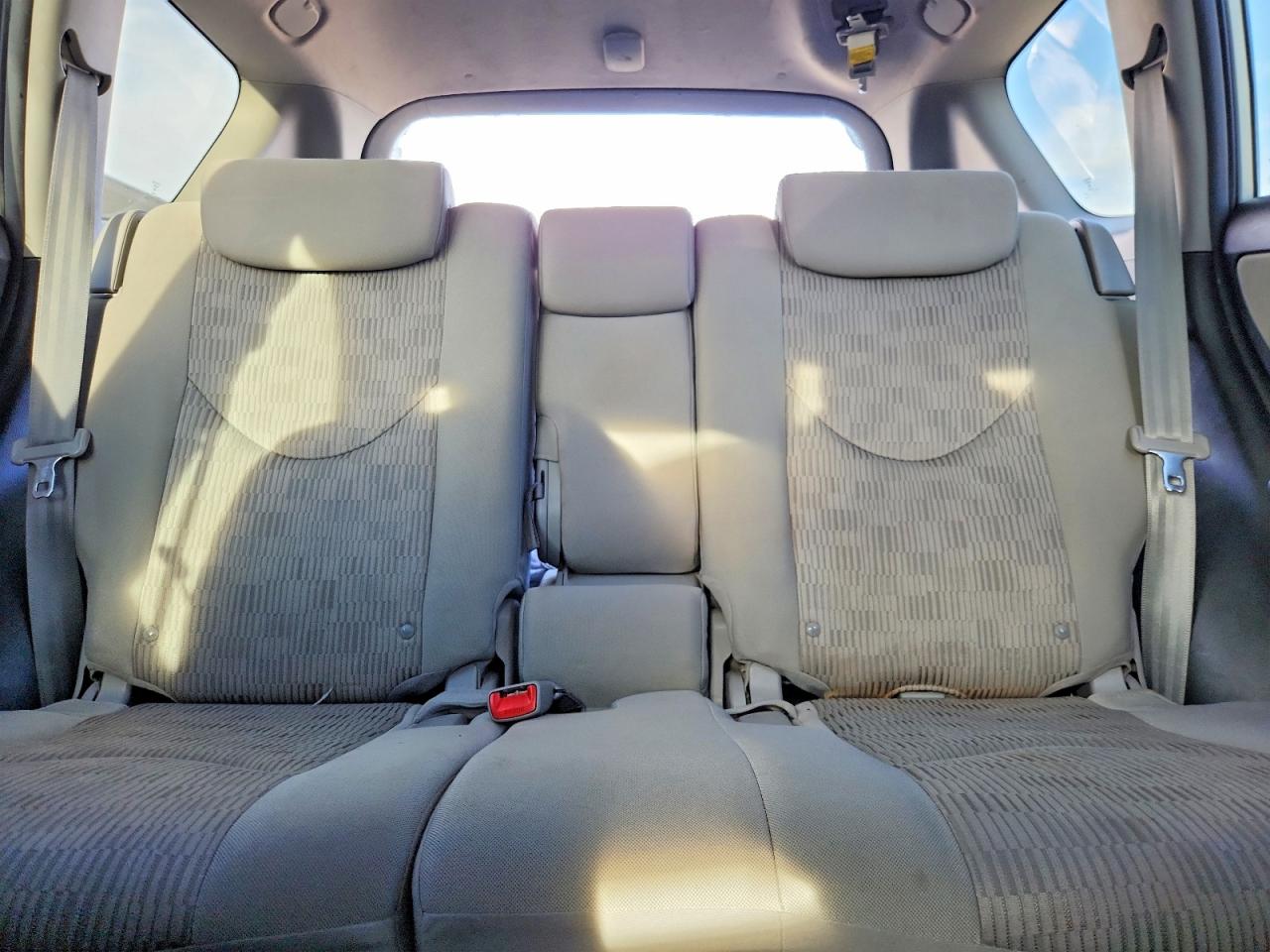 2011 Toyota Rav4 Base Silver vin: 2T3ZF4DV8BW065003