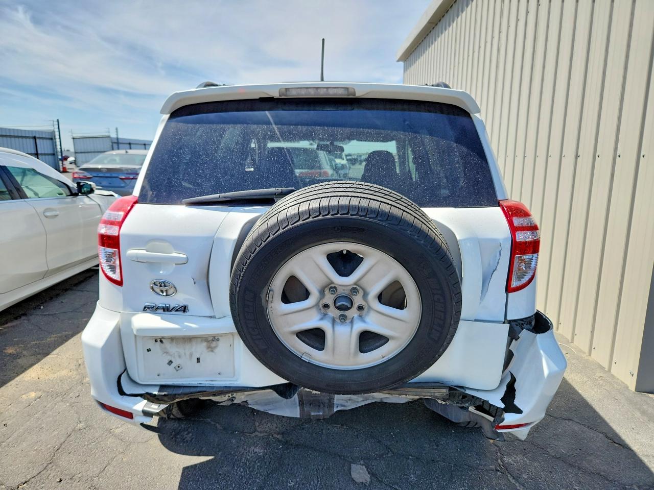 2011 Toyota Rav4 Base White vin: 2T3ZF4DV8BW081573