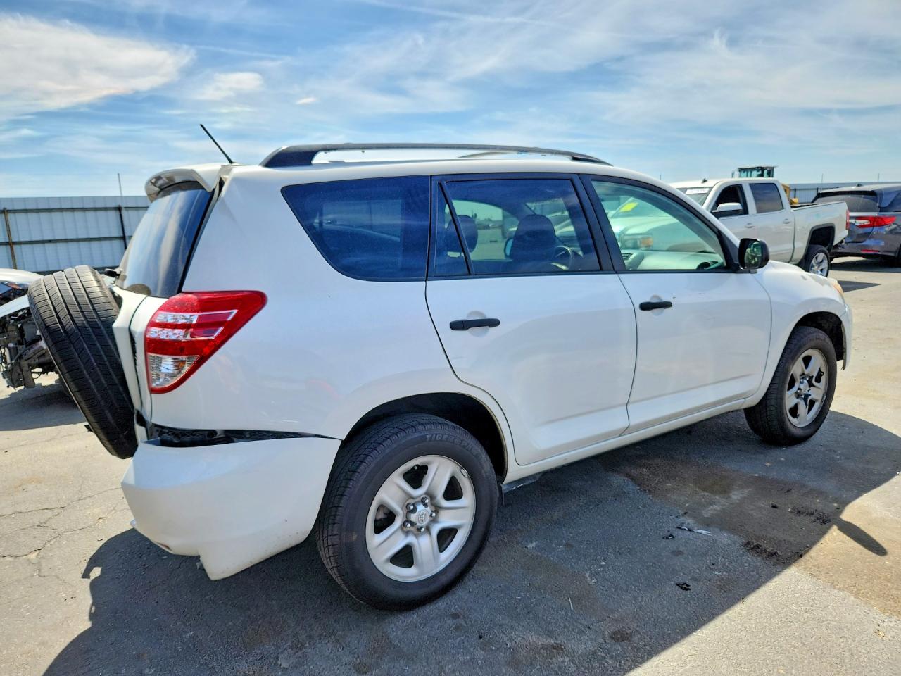 2011 Toyota Rav4 Base White vin: 2T3ZF4DV8BW081573