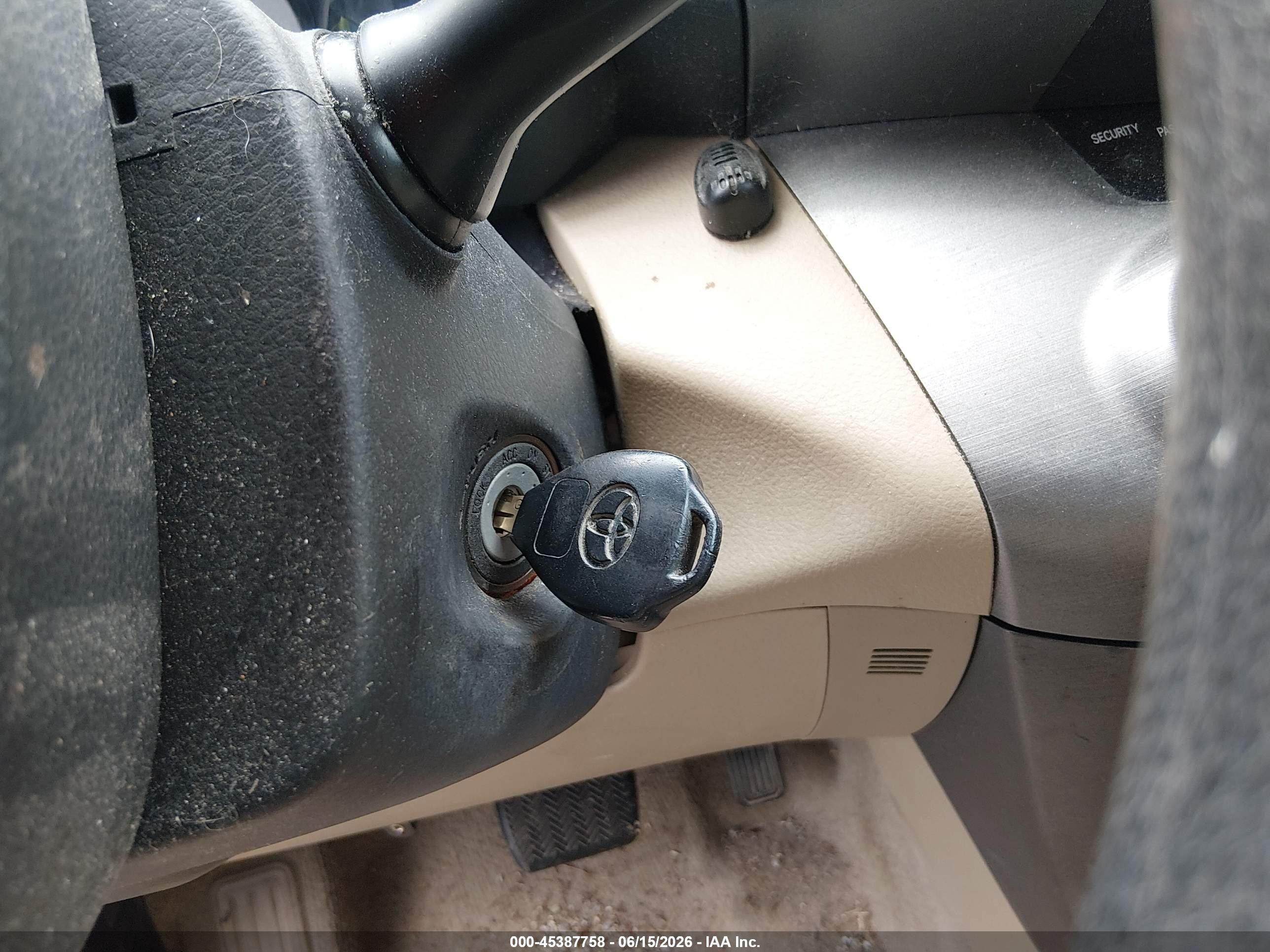 2011 Toyota Rav4   Red vin: 2T3ZF4DV8BW096879