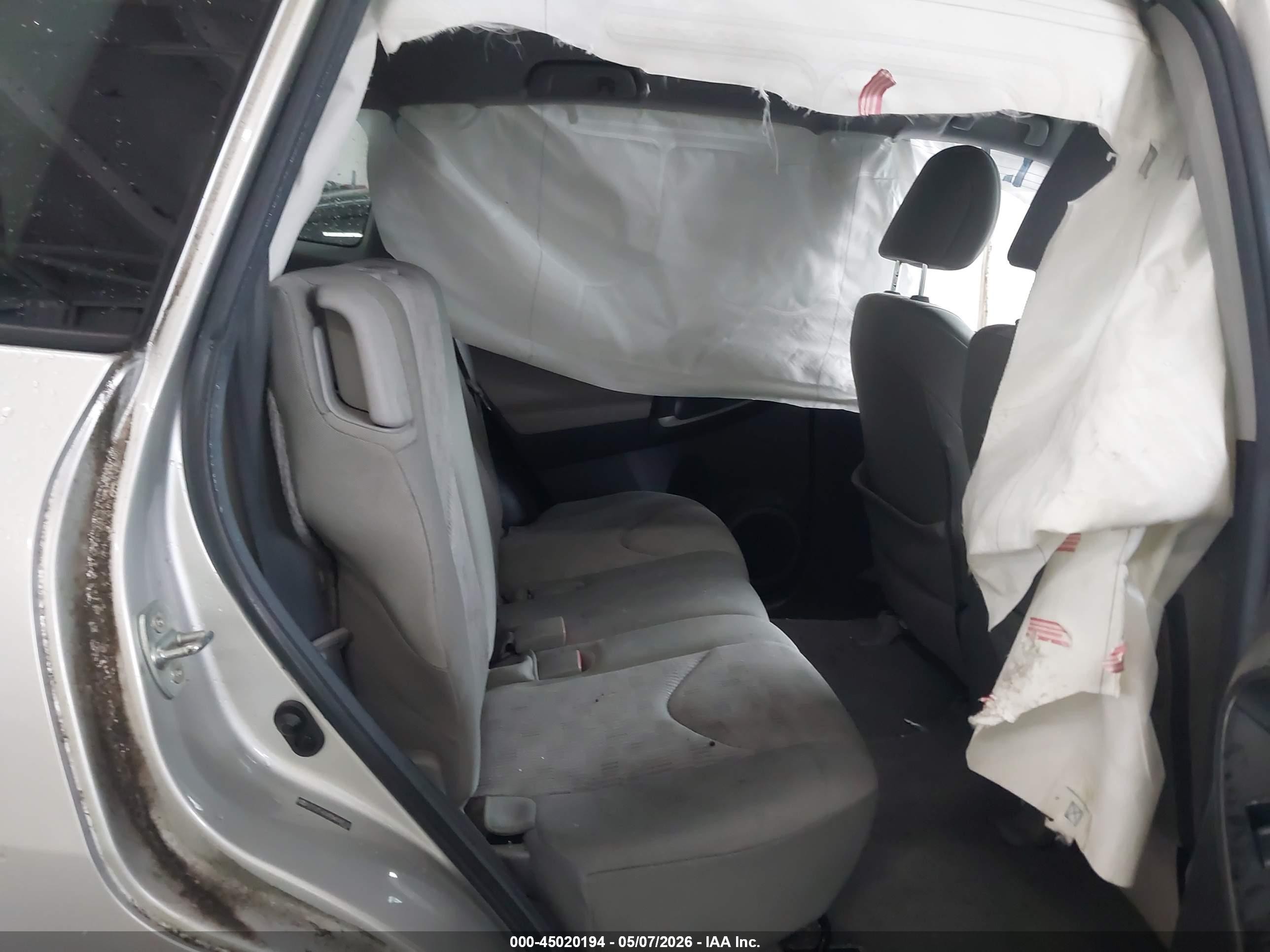 2011 Toyota Rav4   Silver vin: 2T3ZF4DV8BW098535