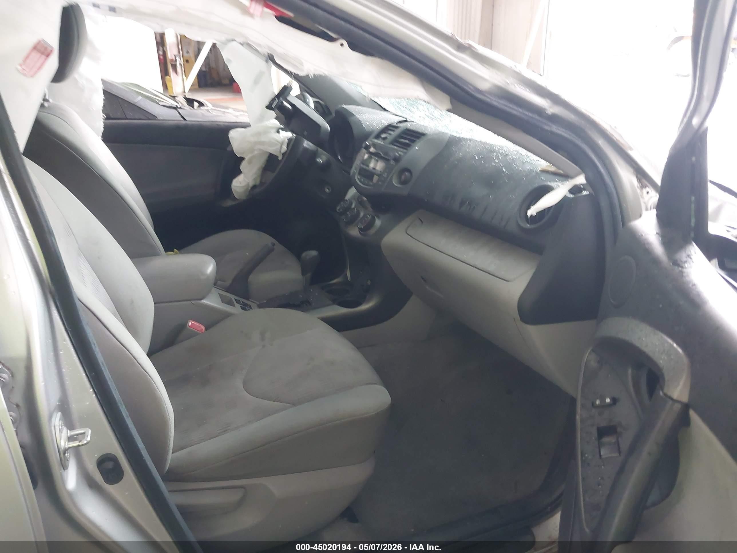 2011 Toyota Rav4   Silver vin: 2T3ZF4DV8BW098535