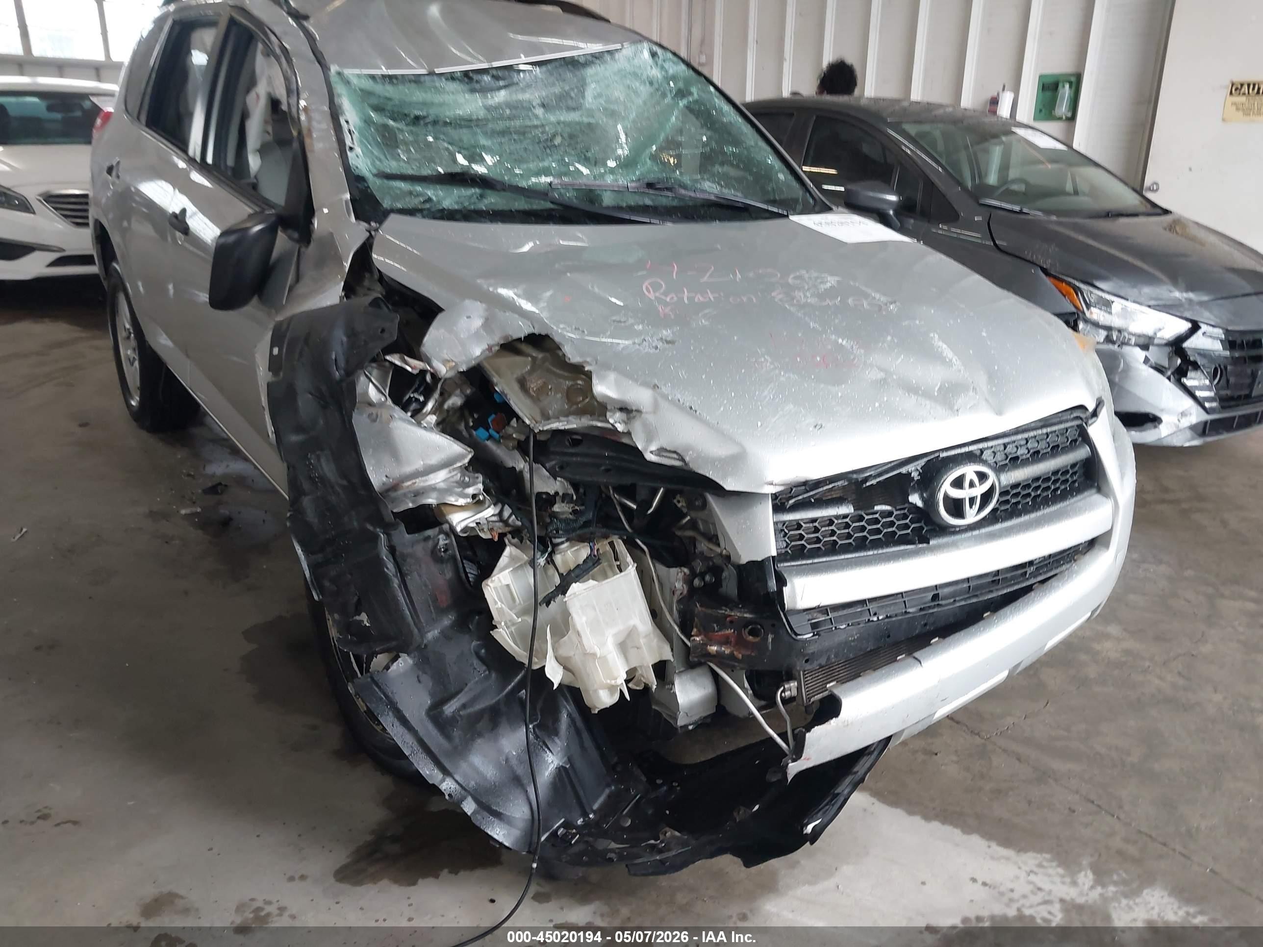 2011 Toyota Rav4   Silver vin: 2T3ZF4DV8BW098535
