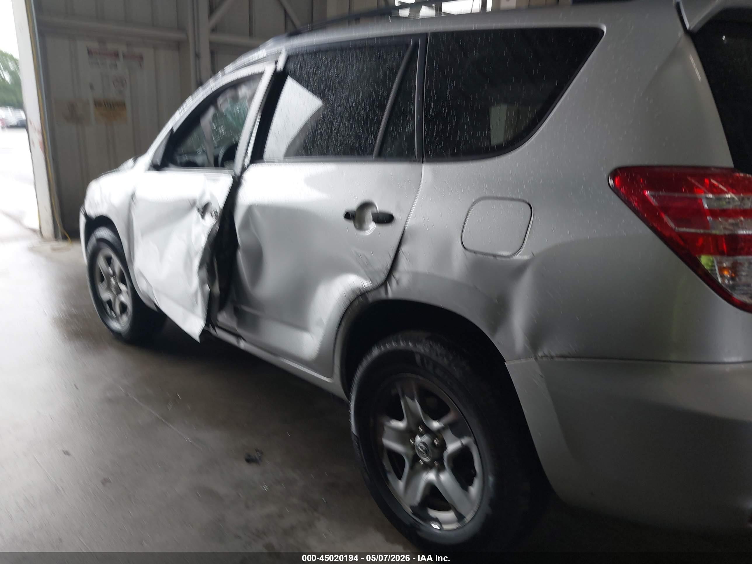 2011 Toyota Rav4   Silver vin: 2T3ZF4DV8BW098535