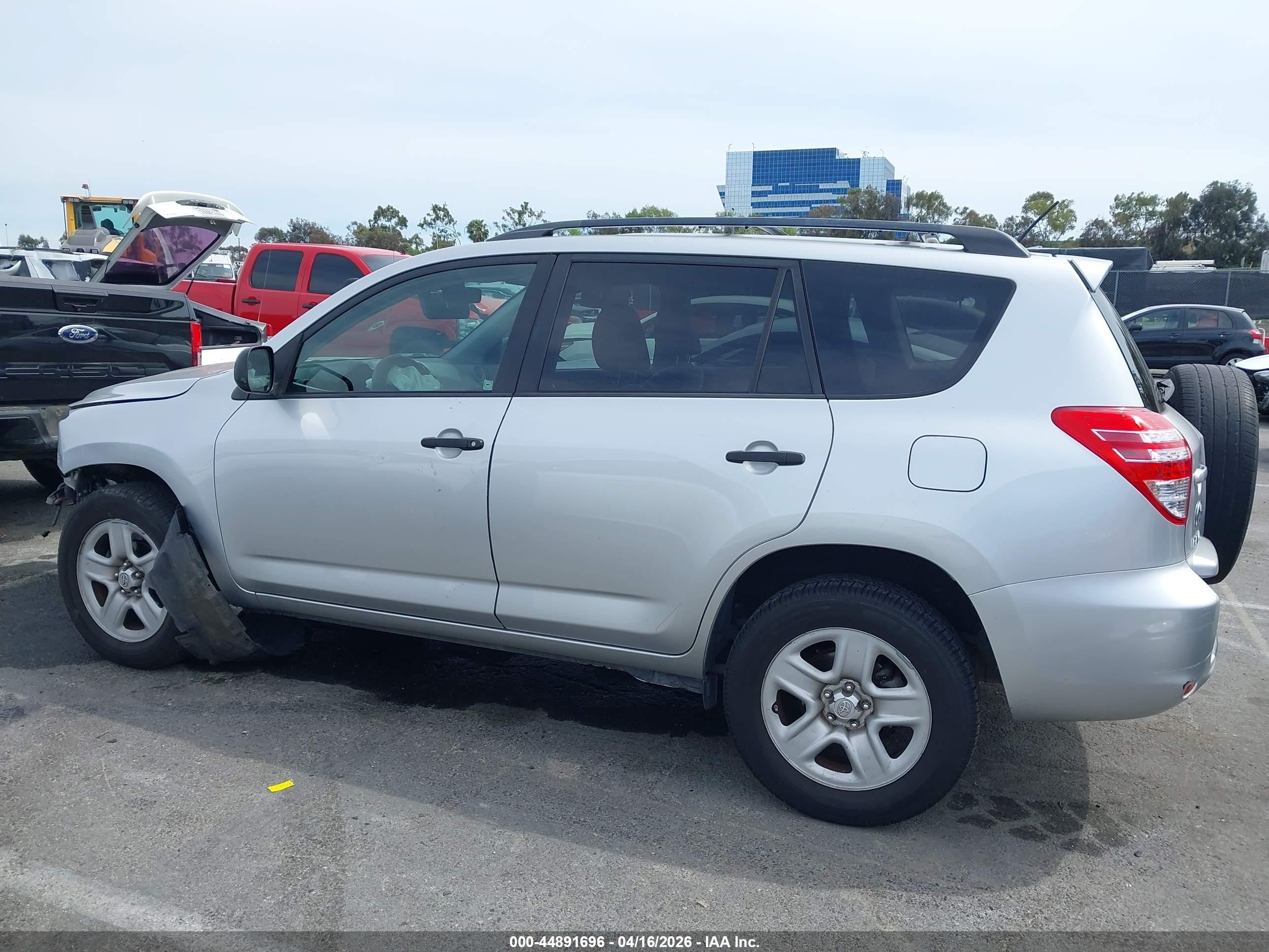 2011 Toyota Rav4   Silver vin: 2T3ZF4DV9BW068976