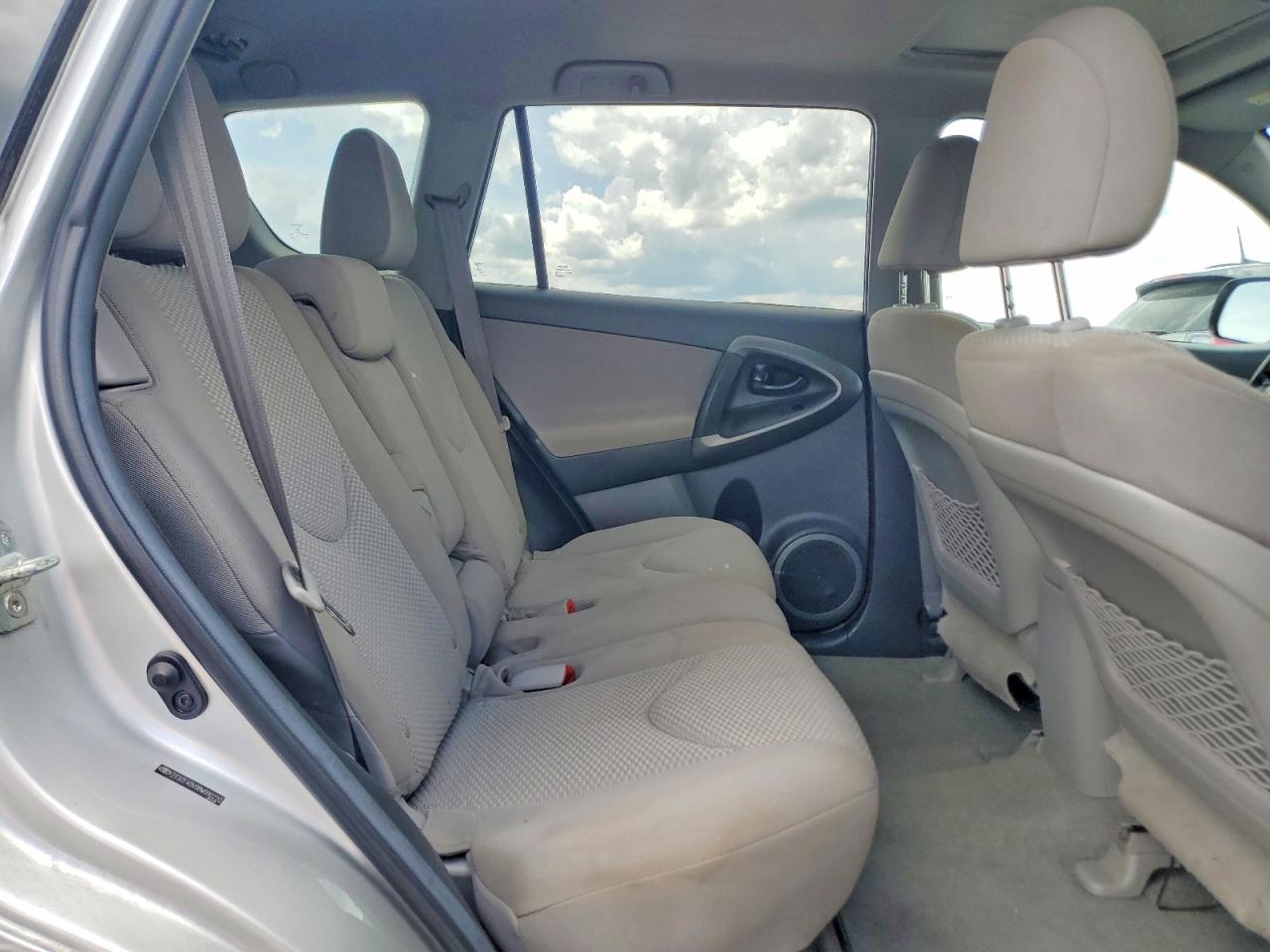 2011 Toyota Rav4 Base Silver vin: 2T3ZF4DV9BW090220