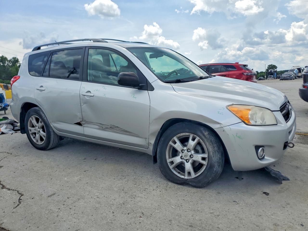 2011 Toyota Rav4 Base Silver vin: 2T3ZF4DV9BW090220