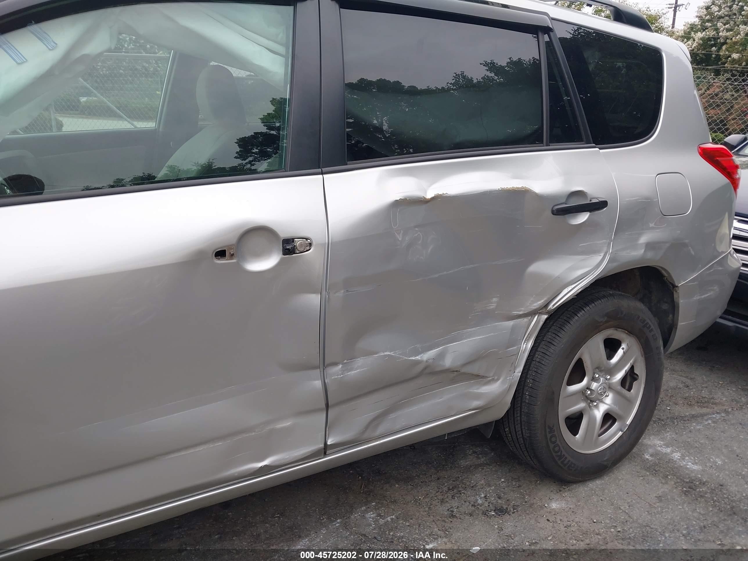 2011 Toyota Rav4   Silver vin: 2T3ZF4DV9BW097314