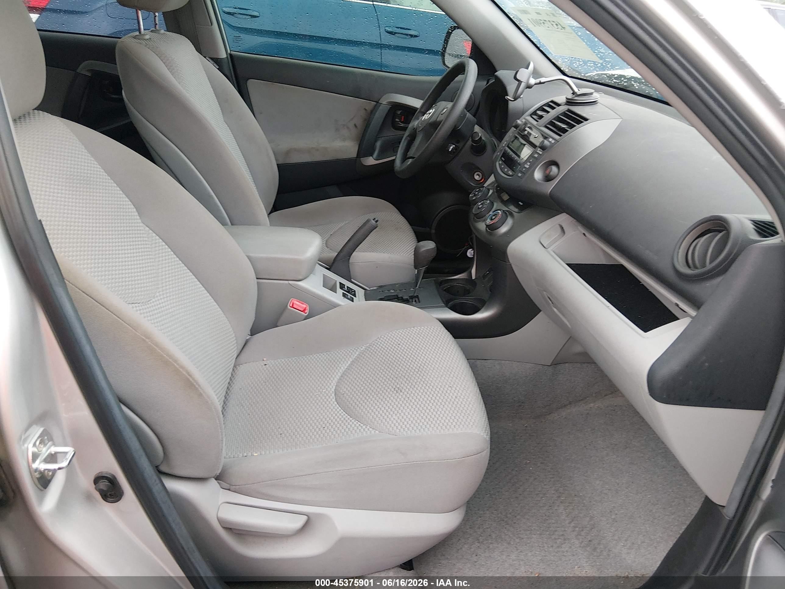2011 Toyota Rav4   Silver vin: 2T3ZF4DV9BW100003