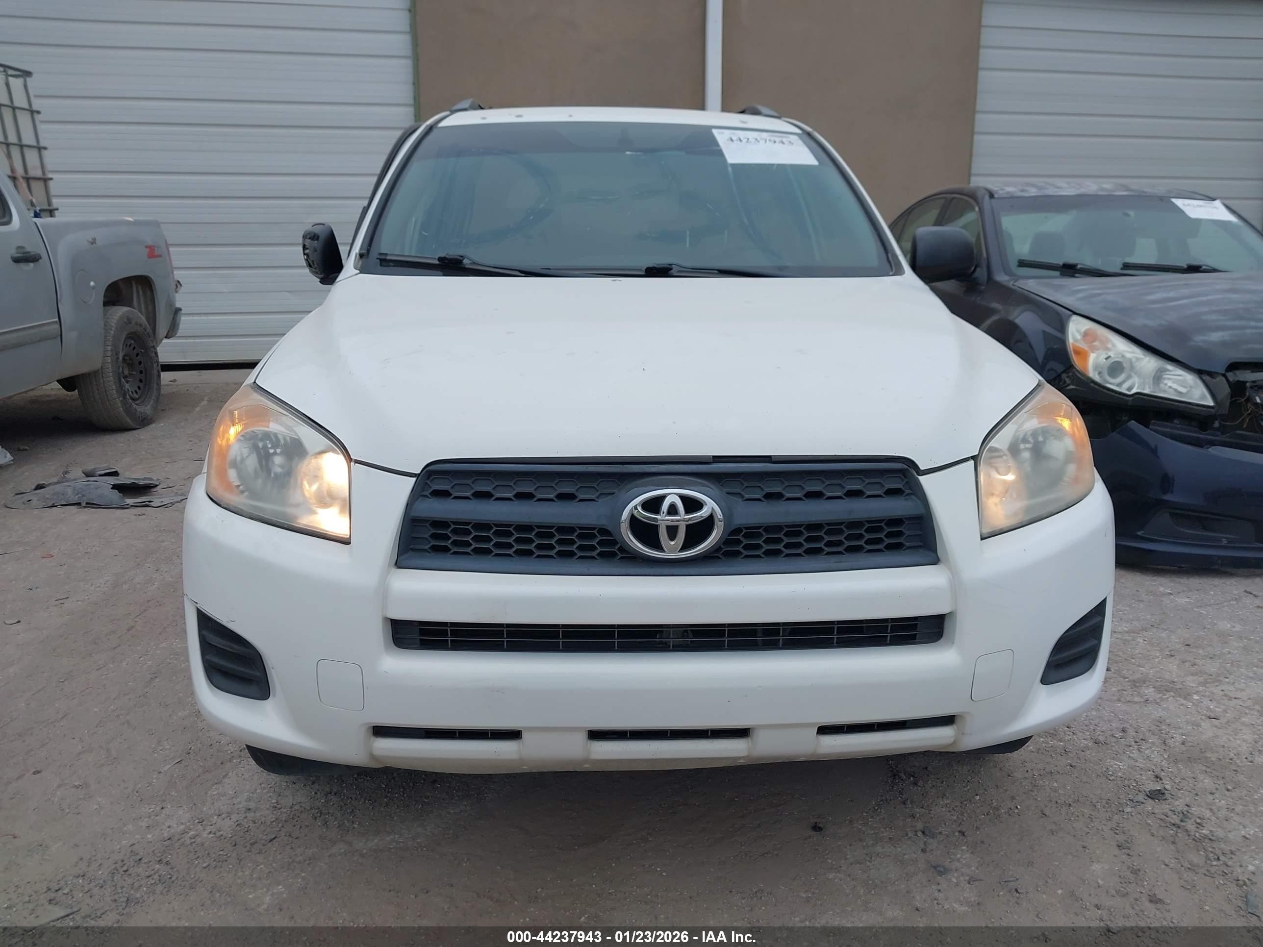 2010 Toyota Rav4   Белый vin: 2T3ZF4DVXAW018392