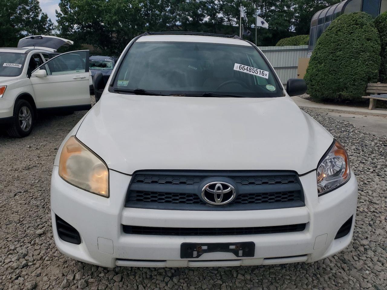 2011 Toyota Rav4 Base White vin: 2T3ZF4DVXBW056092