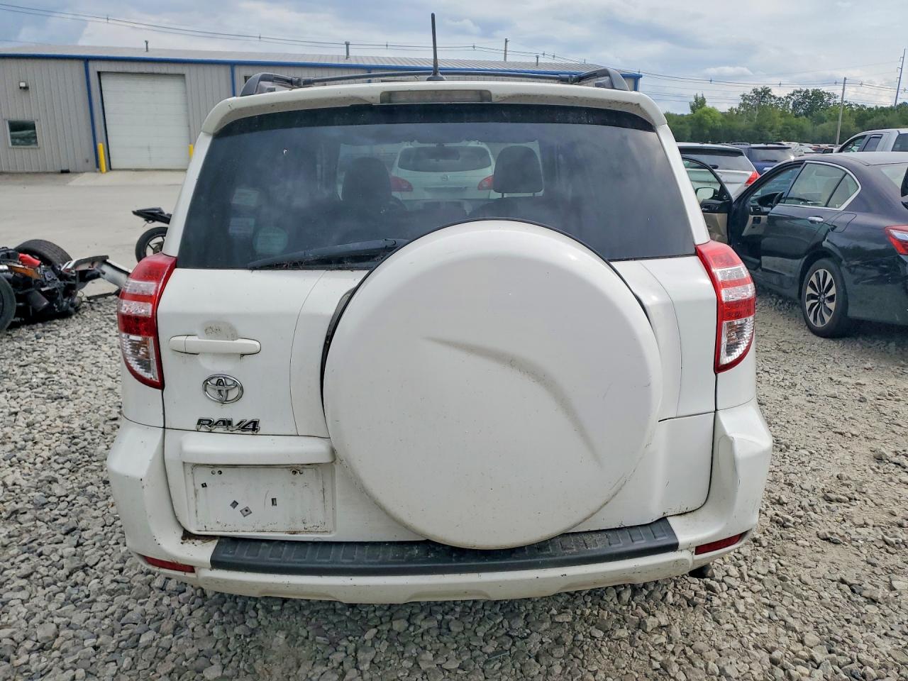 2011 Toyota Rav4 Base White vin: 2T3ZF4DVXBW056092
