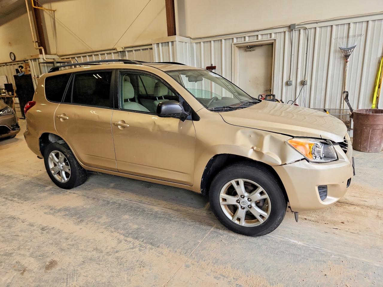 2011 Toyota Rav4 Base Gold vin: 2T3ZF4DVXBW060336