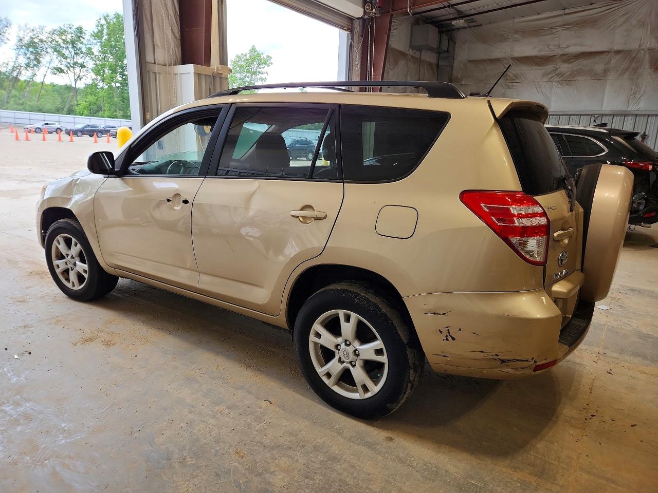 2011 Toyota Rav4 Base Gold vin: 2T3ZF4DVXBW060336