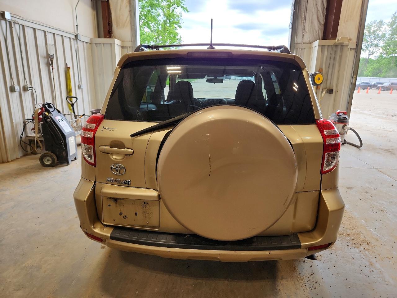 2011 Toyota Rav4 Base Gold vin: 2T3ZF4DVXBW060336
