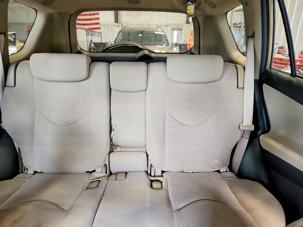 2011 Toyota Rav4 Base Gold vin: 2T3ZF4DVXBW060336