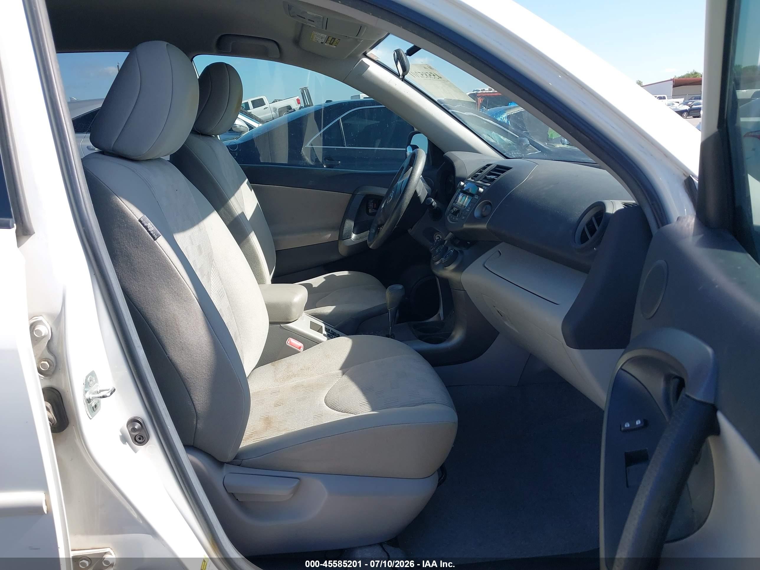 2011 Toyota Rav4   White vin: 2T3ZF4DVXBW086161