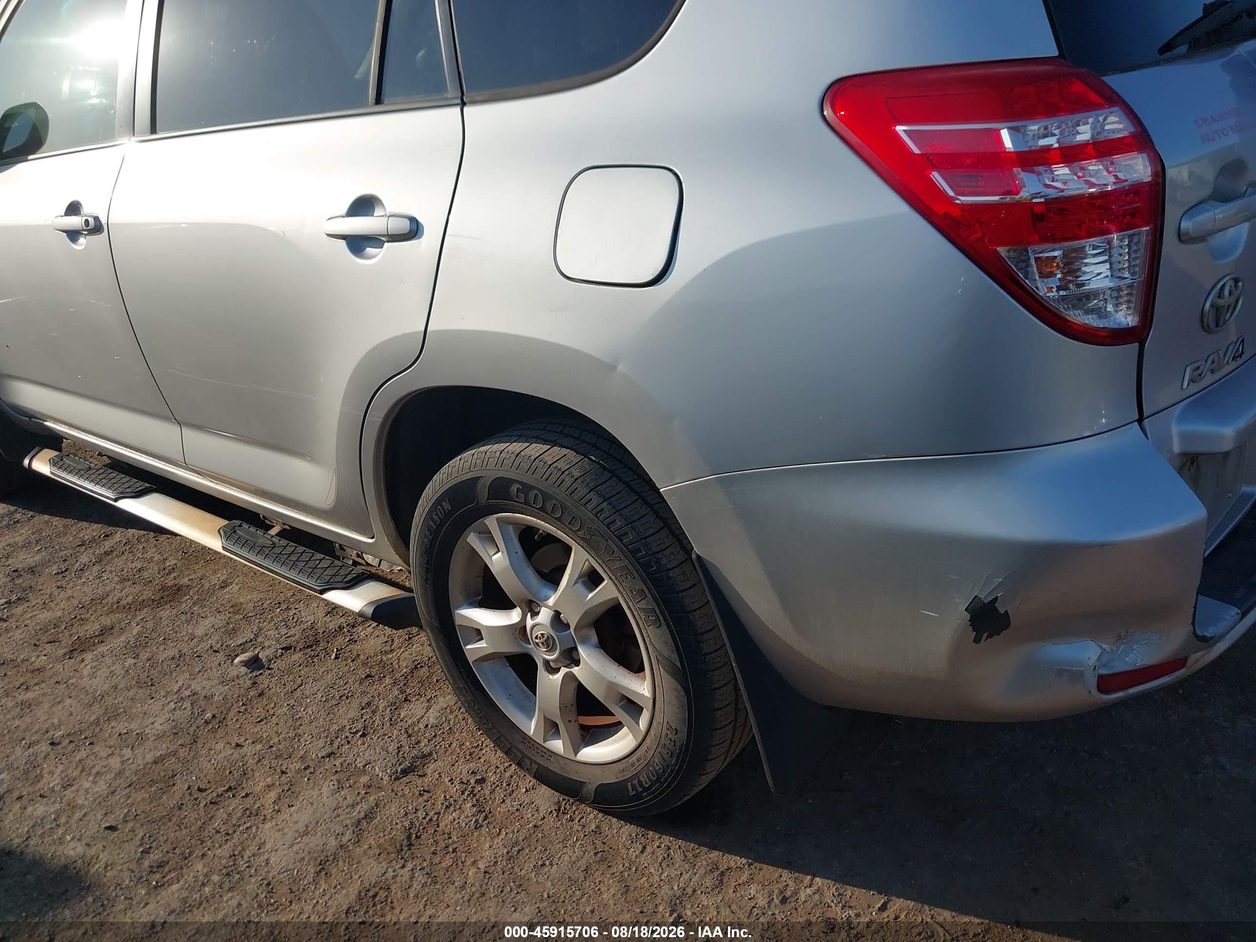 2011 Toyota Rav4   Silver vin: 2T3ZF4DVXBW101192