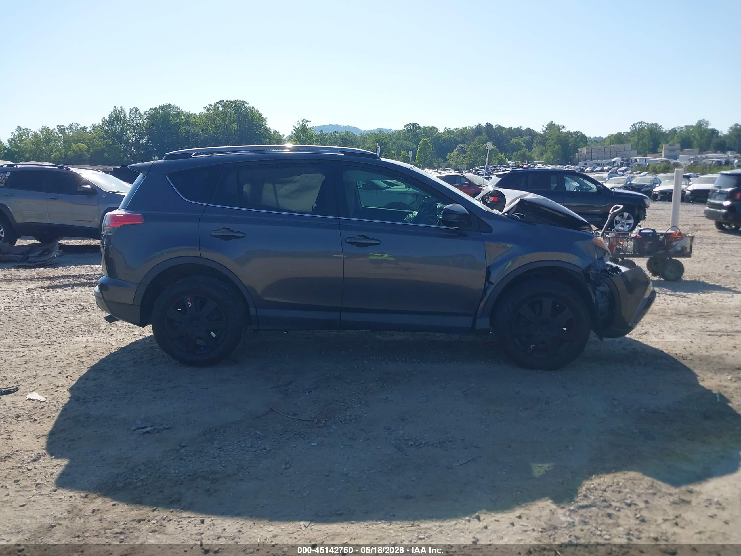 2017 Toyota Rav4 Le Gray vin: 2T3ZFREV0HW359421