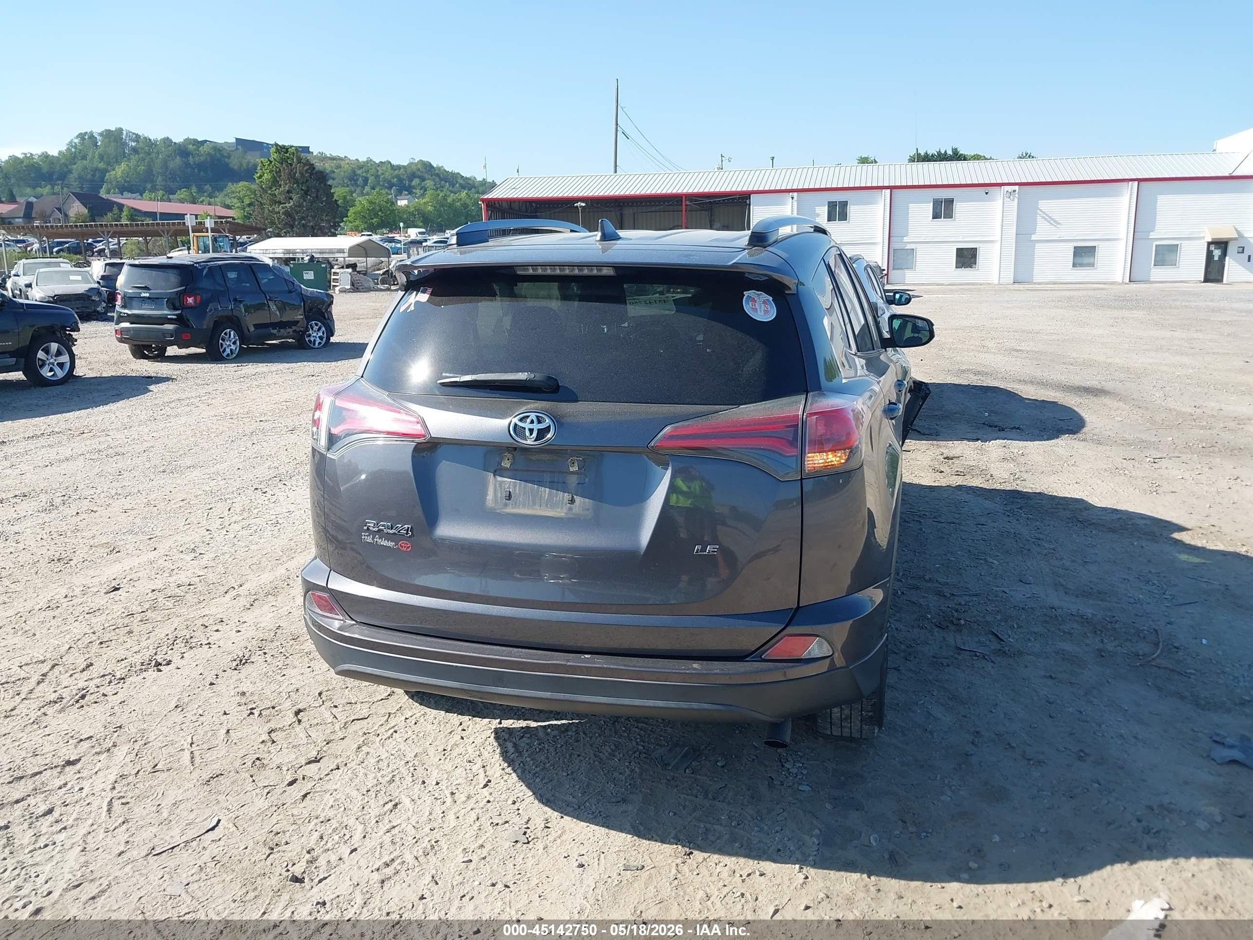 2017 Toyota Rav4 Le Gray vin: 2T3ZFREV0HW359421
