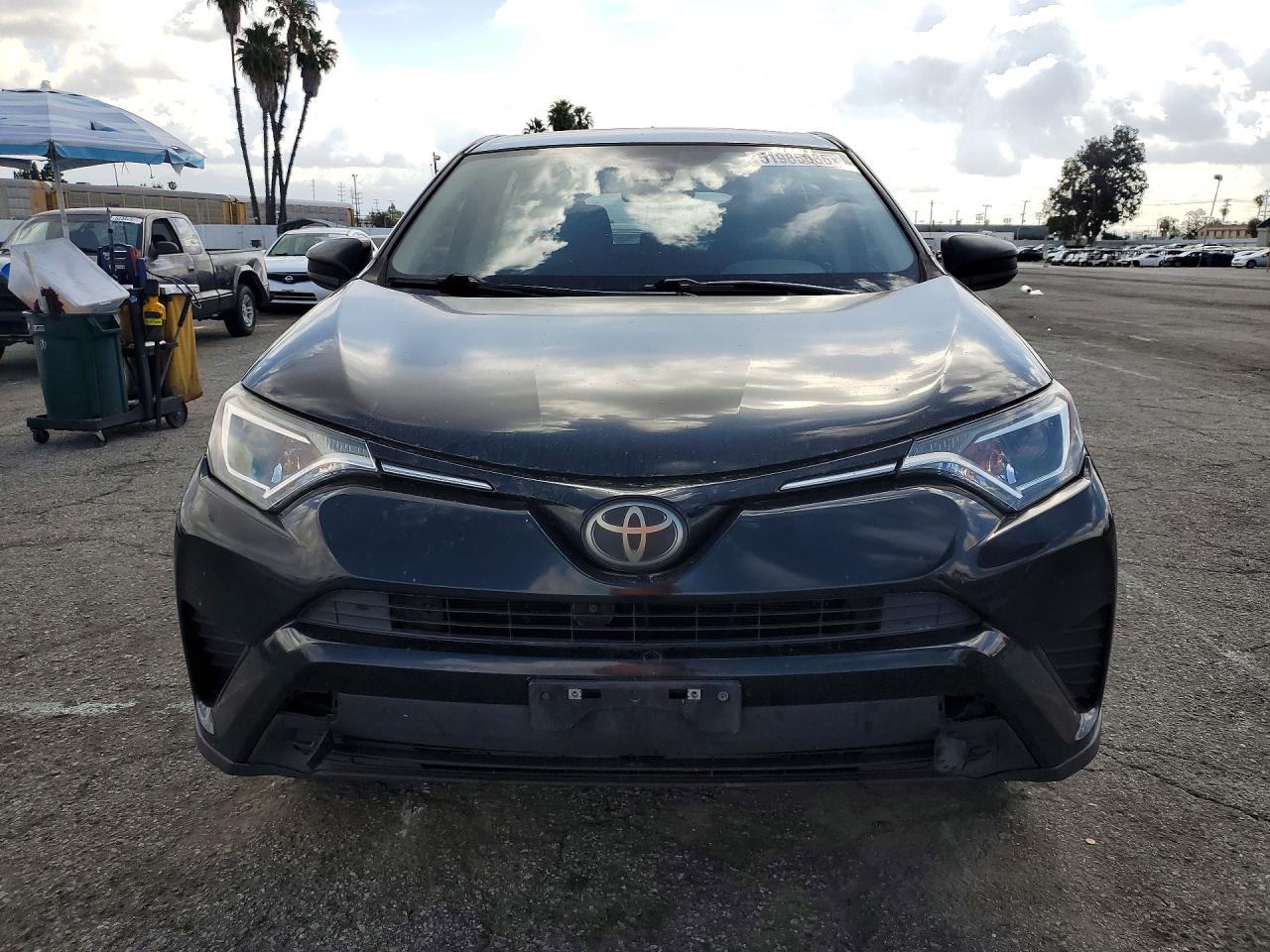 2017 Toyota Rav4 Le Black vin: 2T3ZFREV0HW388188