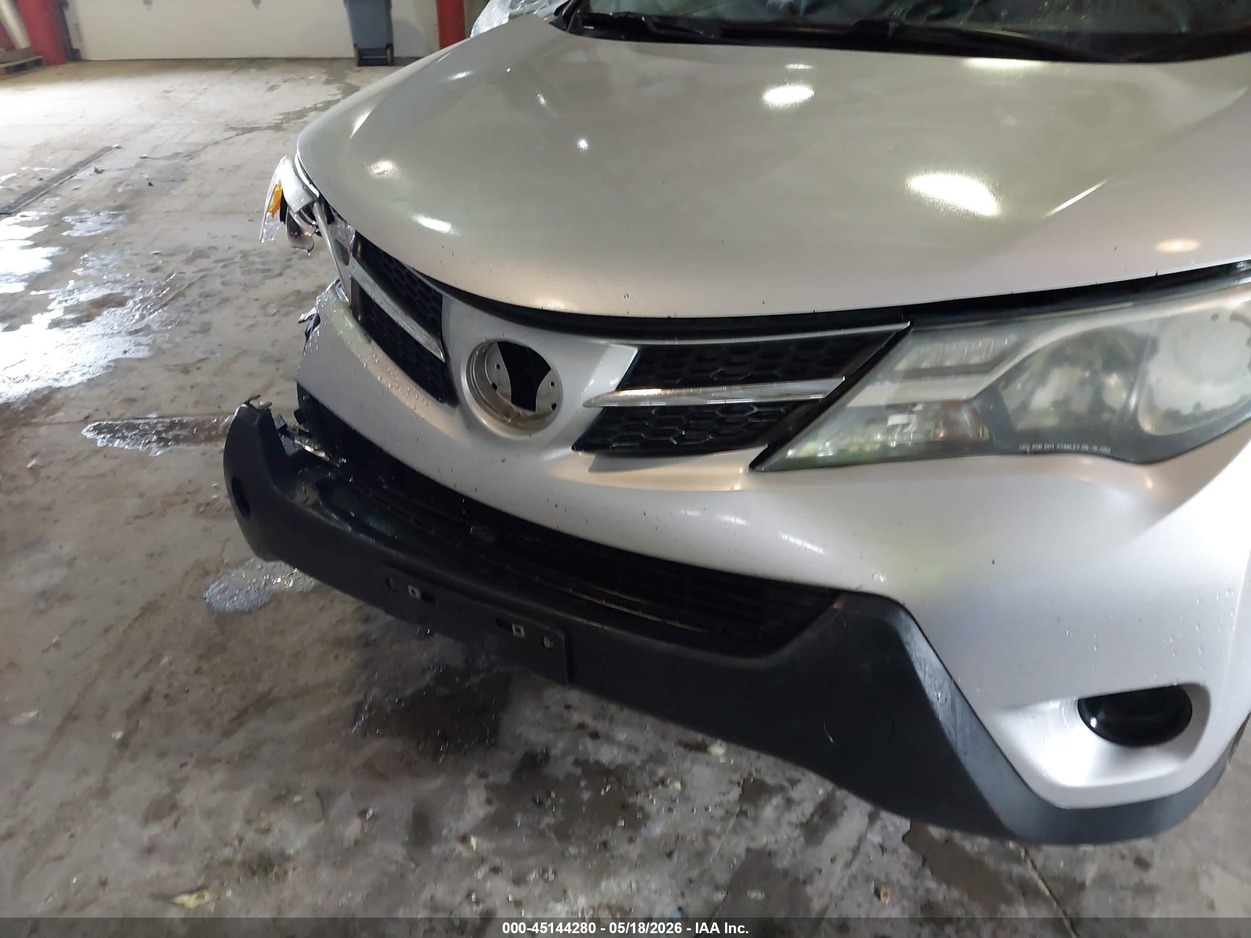 2014 Toyota Rav4 Le Silver vin: 2T3ZFREV1EW091572