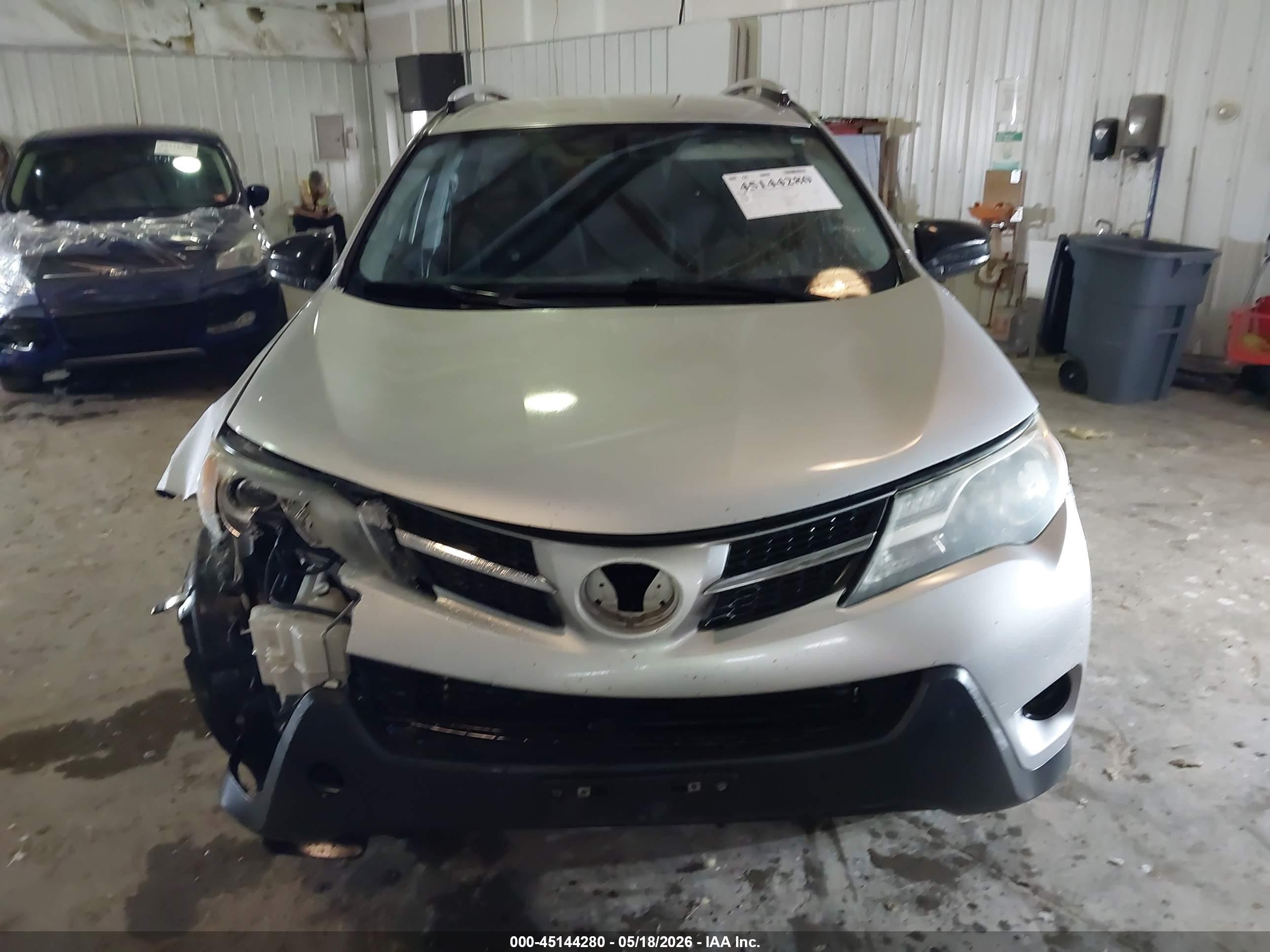 2014 Toyota Rav4 Le Silver vin: 2T3ZFREV1EW091572